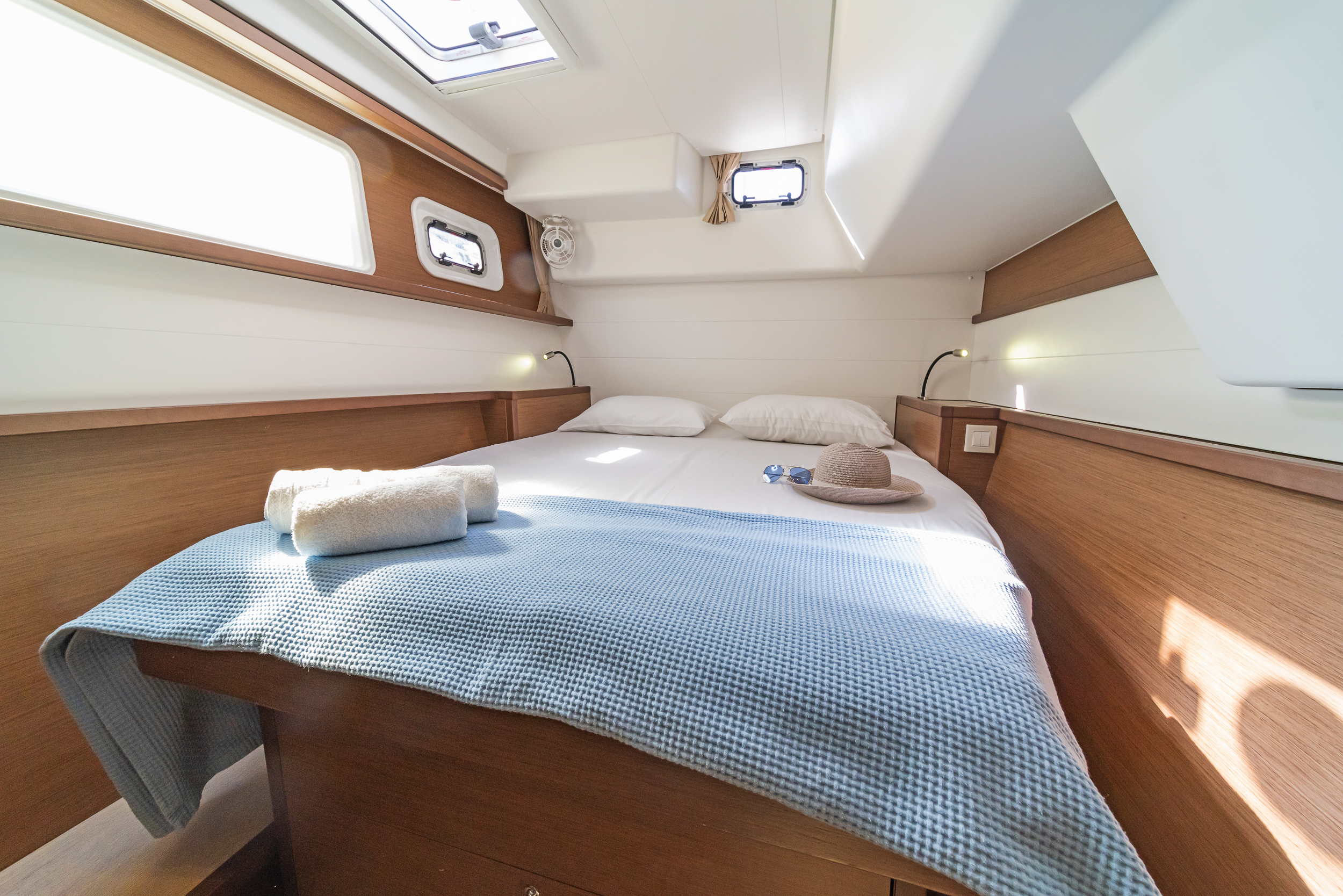 Lagoon 450 Fly & GEN & WM — photo 18