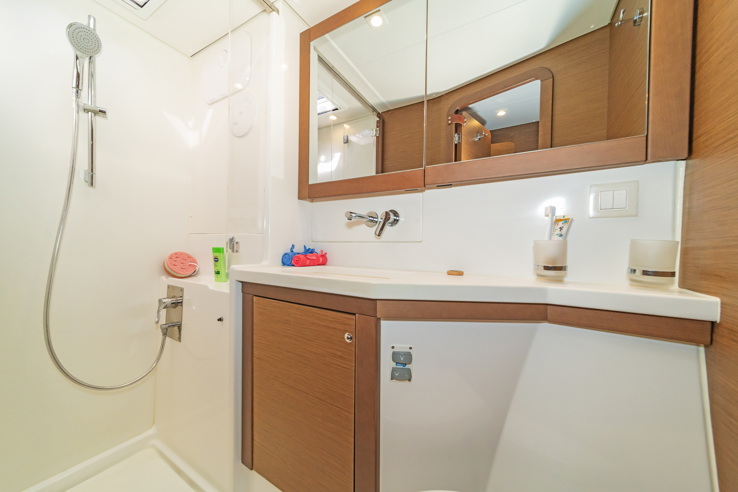 Lagoon 450 Fly & GEN & WM — photo 19