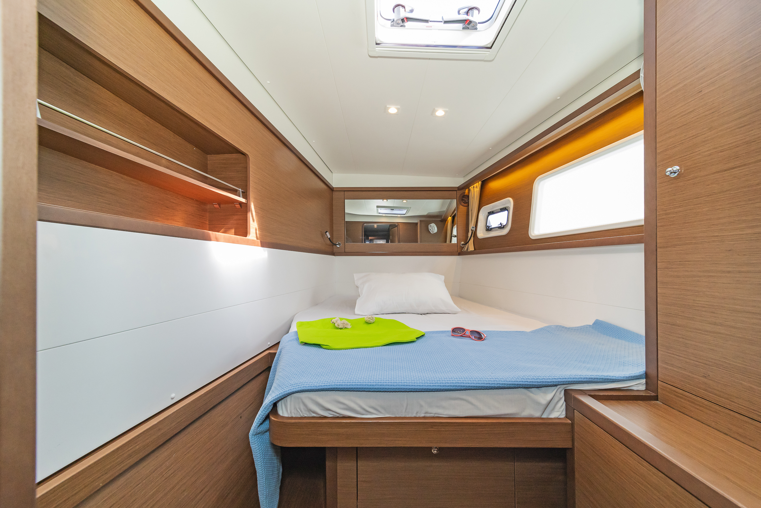 Lagoon 450 Fly & GEN & WM — photo 7