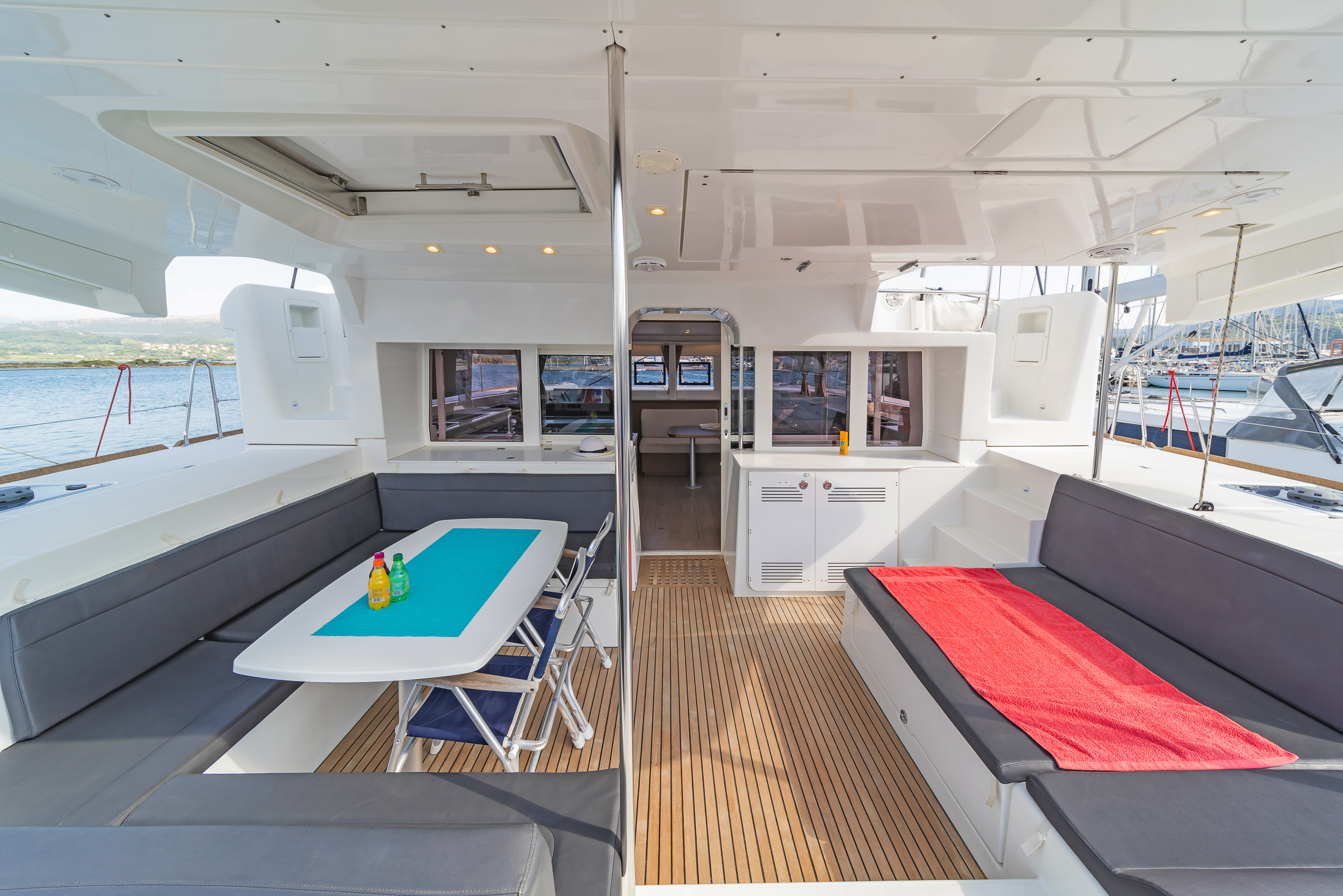 Lagoon 450 Fly & GEN & WM — photo 13