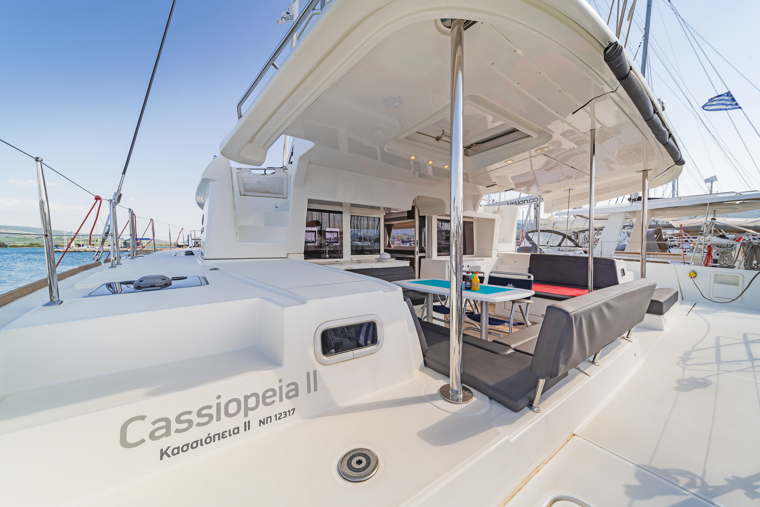 Lagoon 450 Fly & GEN & WM — photo 4