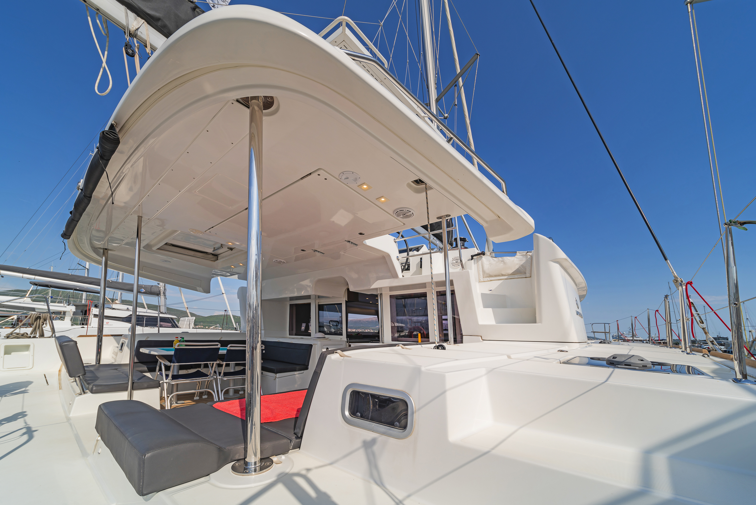 Lagoon 450 Fly & GEN & WM — photo 23