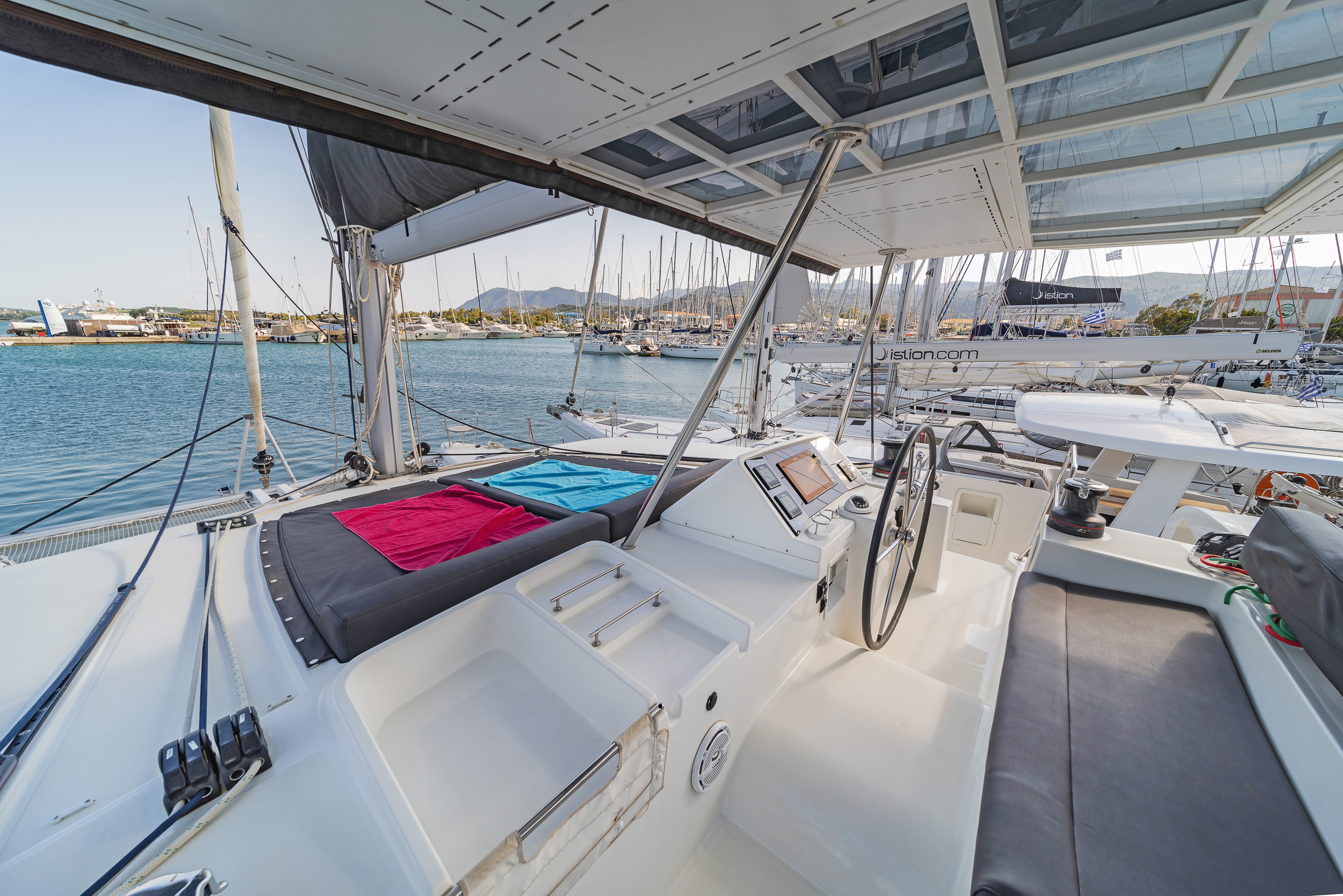 Lagoon 450 Fly & GEN & WM — photo 21