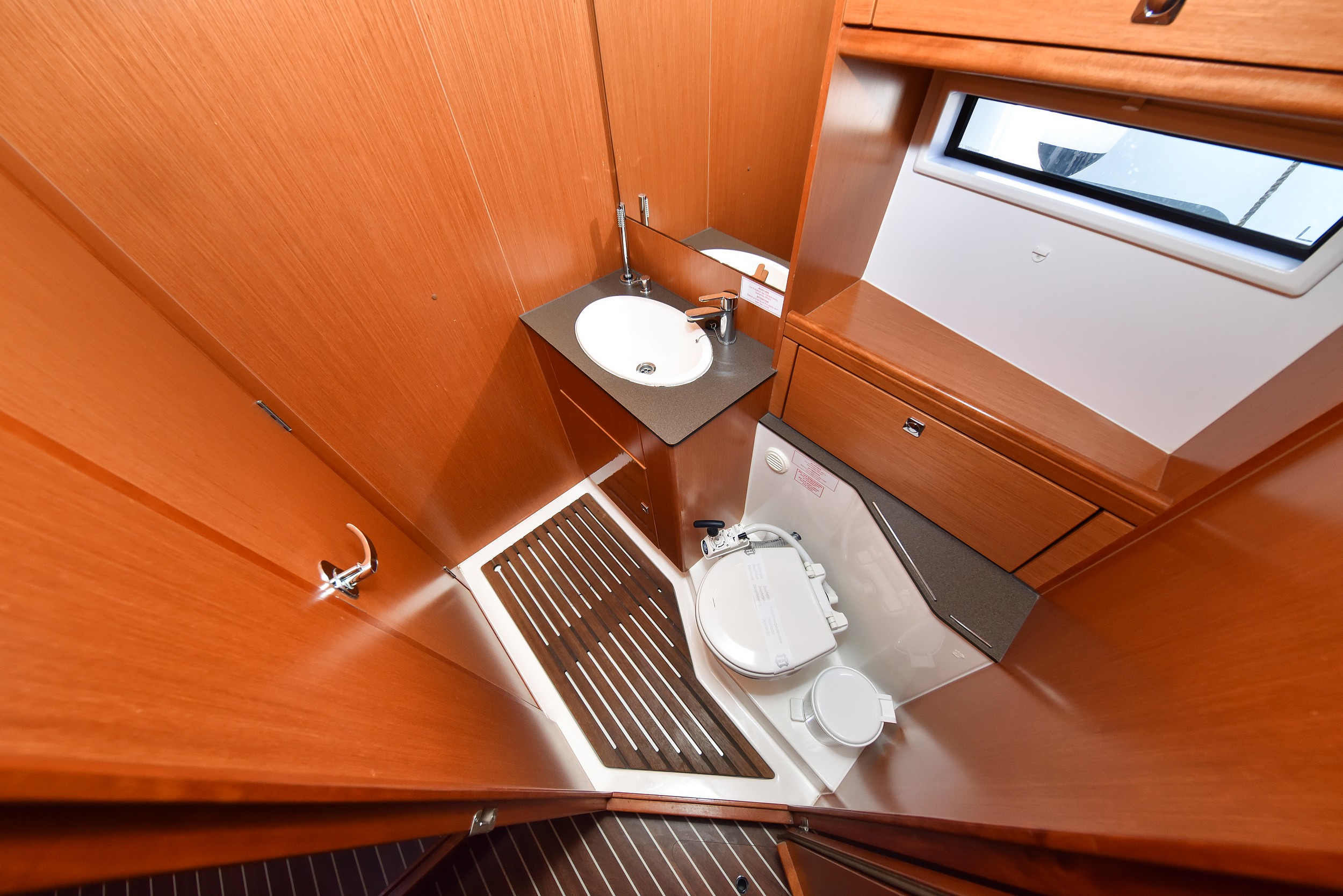 Bavaria Cruiser 56 — photo 3