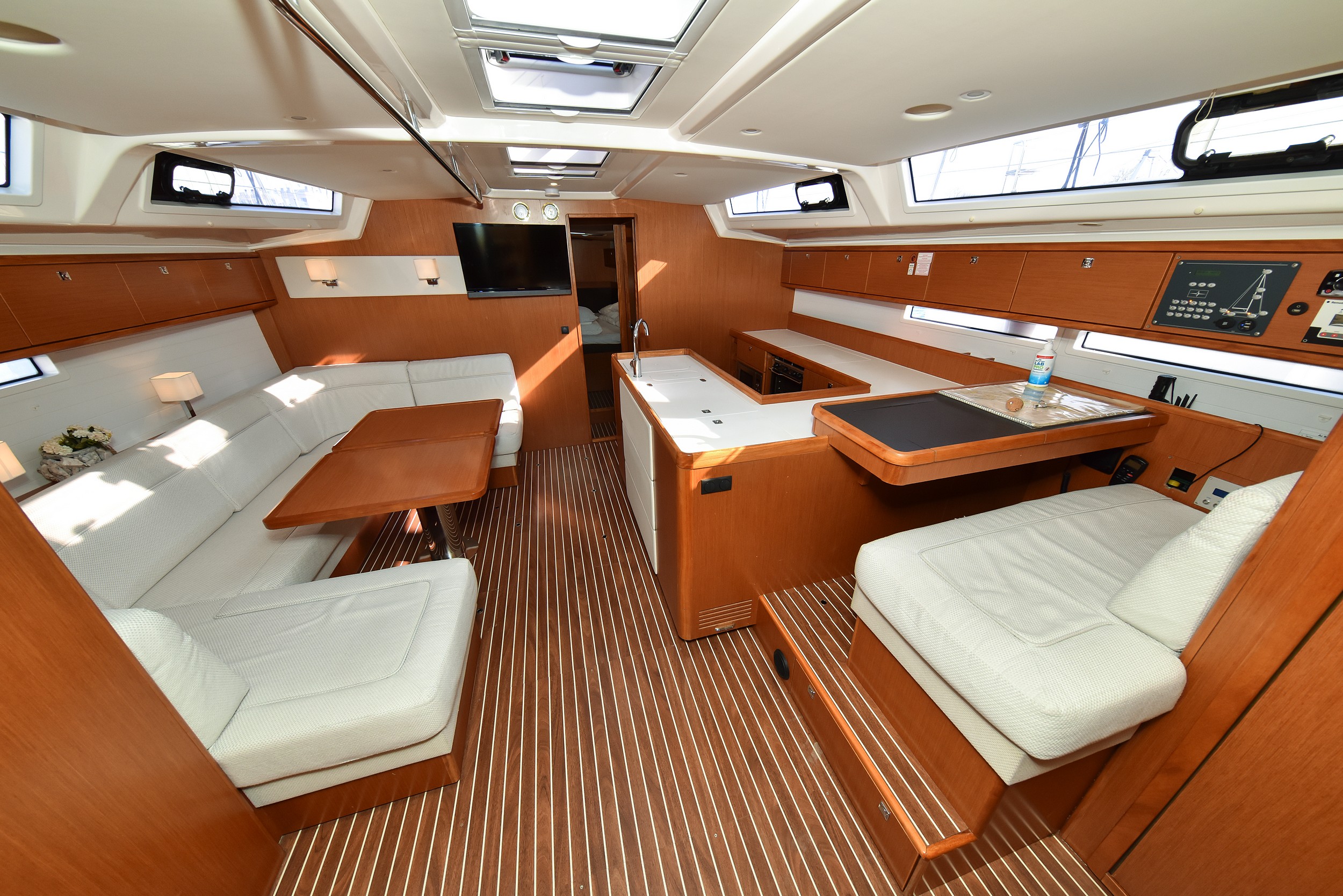 Bavaria Cruiser 56 — photo 6