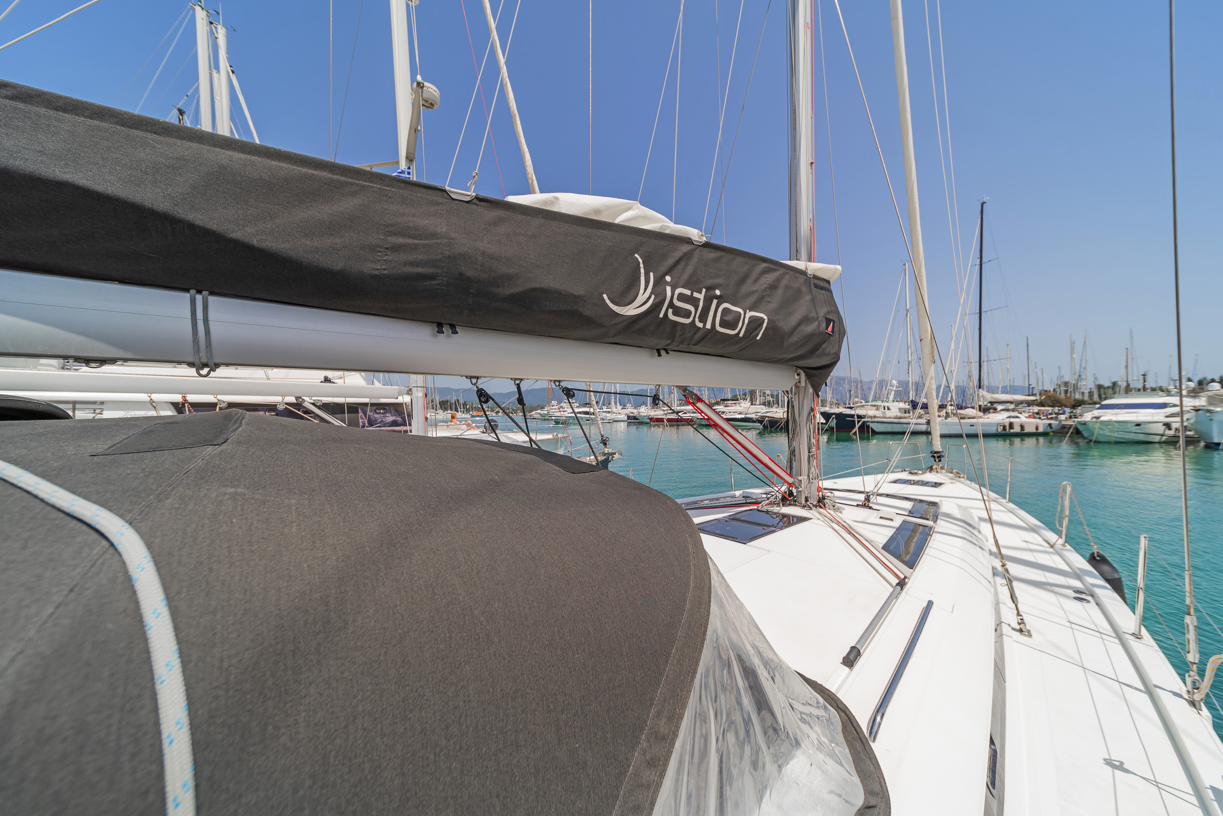 Oceanis 51.1 (5+1 cab) & GEN — photo 11