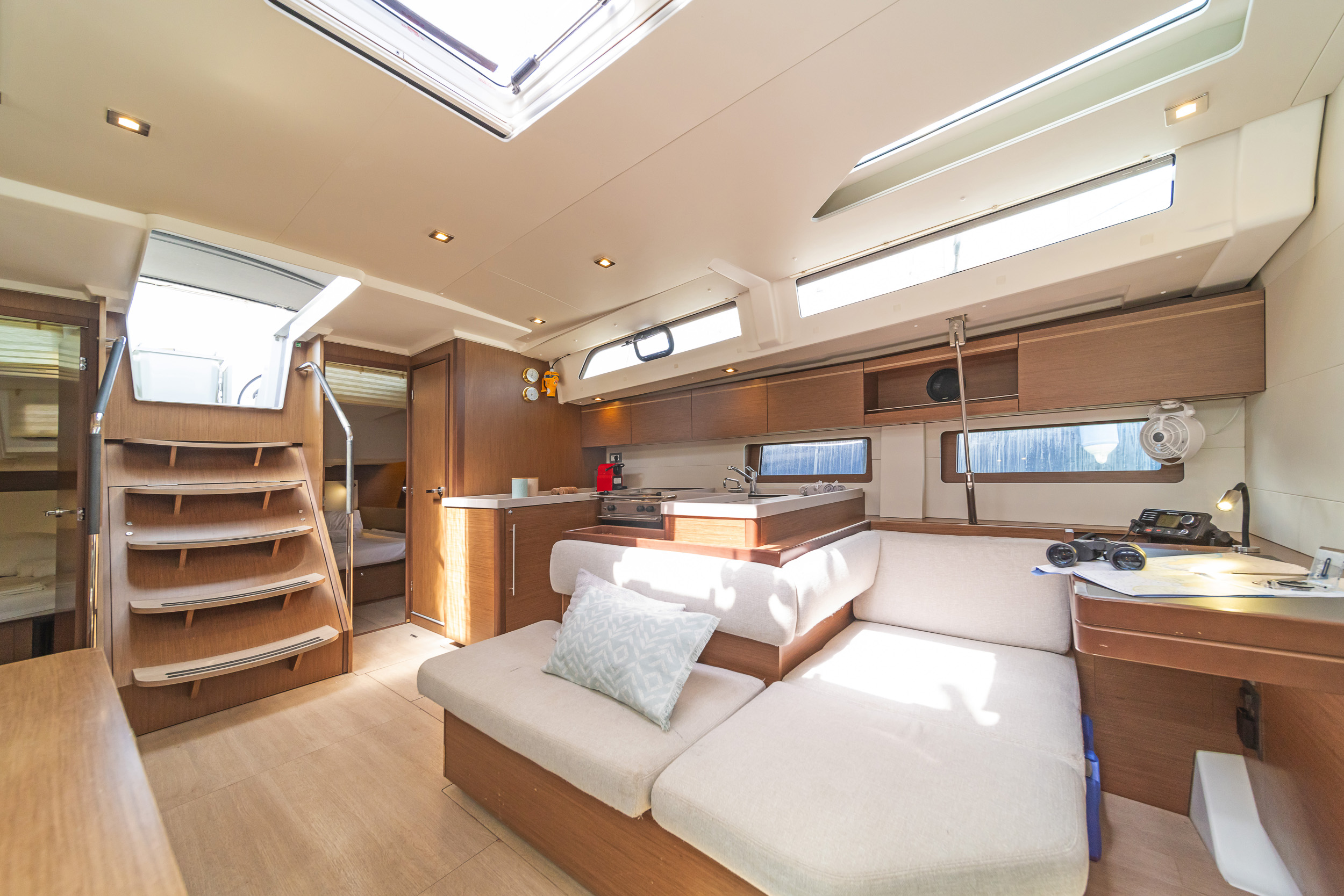 Oceanis 51.1 (5+1 cab) & GEN — photo 14