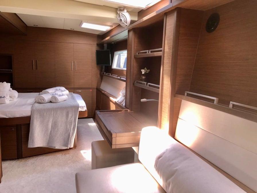 Lagoon 620 — photo 27