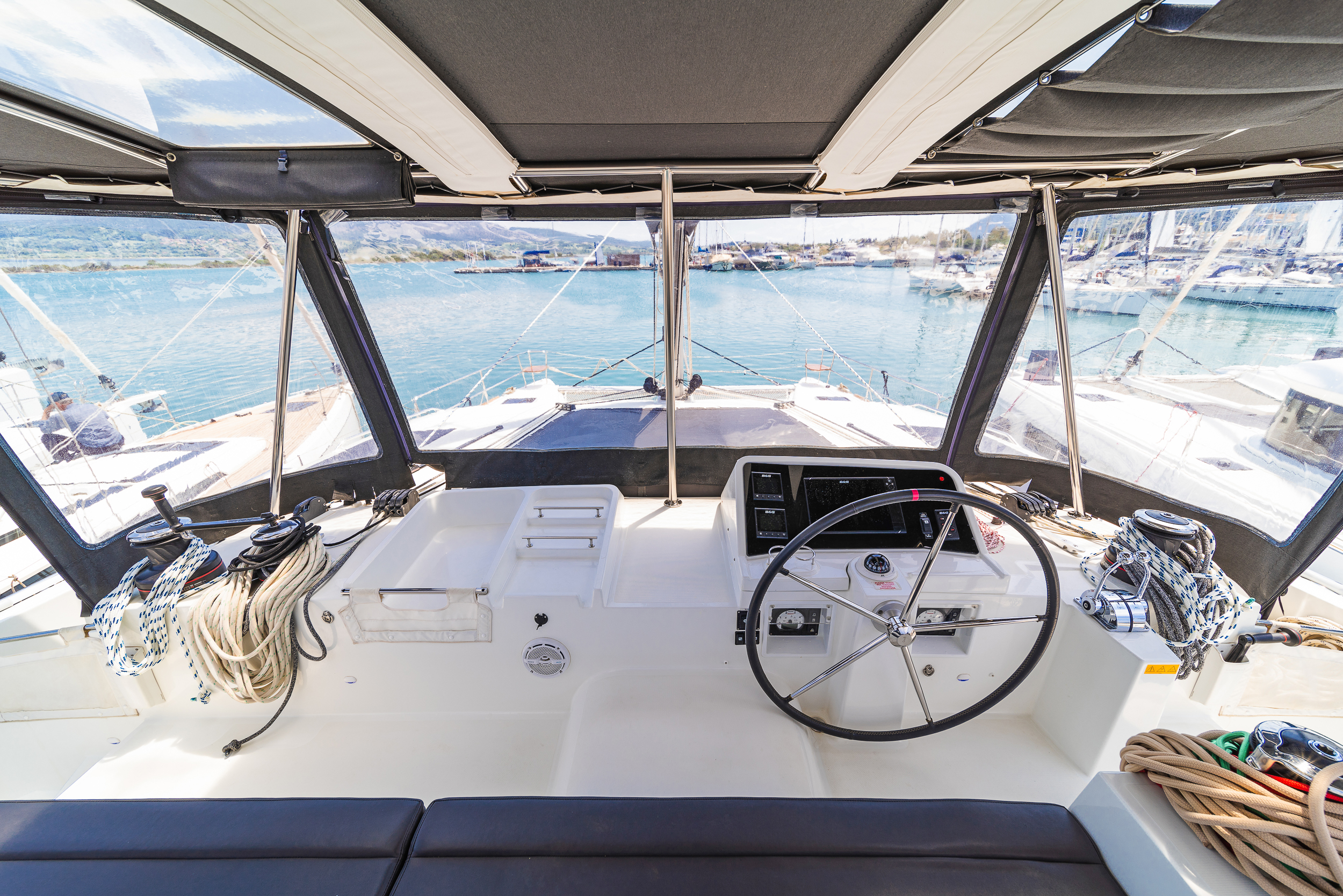 Lagoon 450 Fly & GEN & WM — photo 11