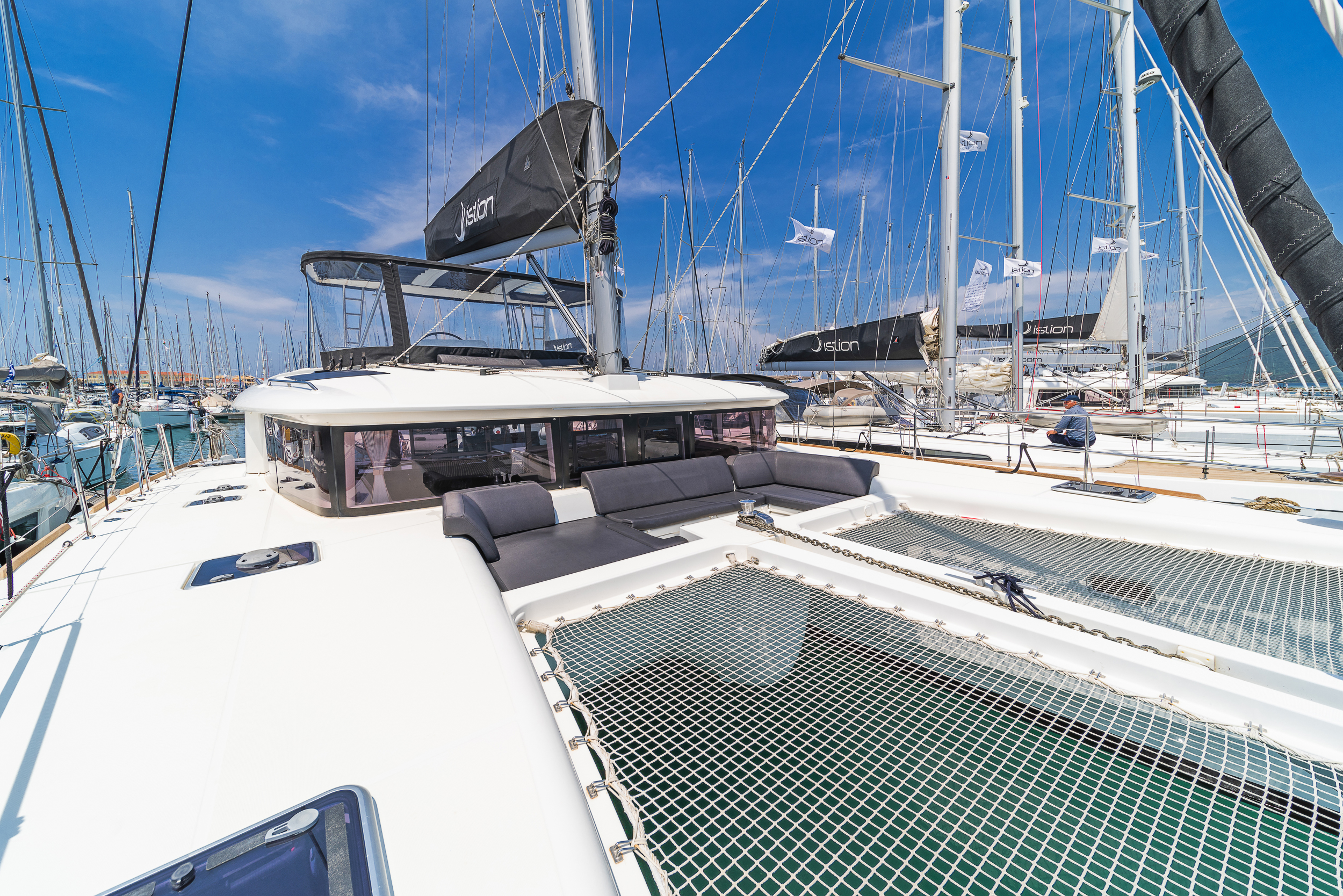 Lagoon 450 Fly & GEN & WM — photo 23