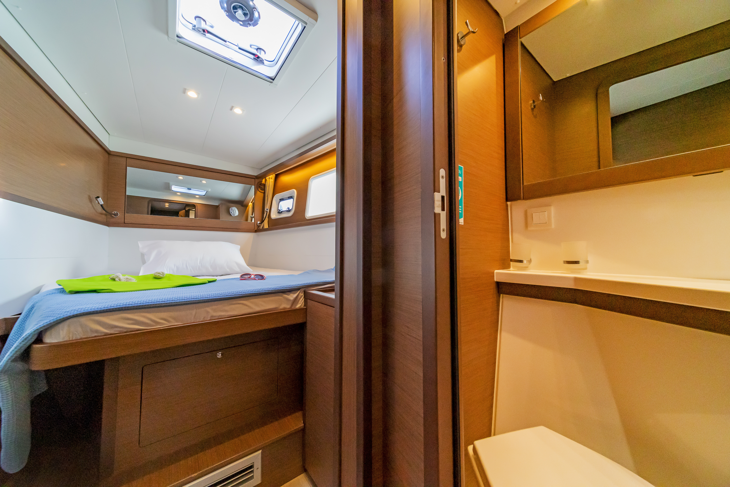 Lagoon 450 Fly & GEN & WM — photo 18
