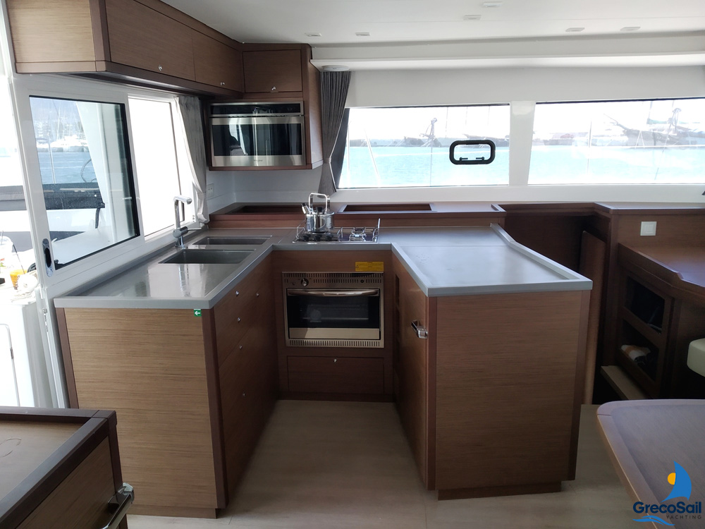 Lagoon 450 Flybridge — photo 12