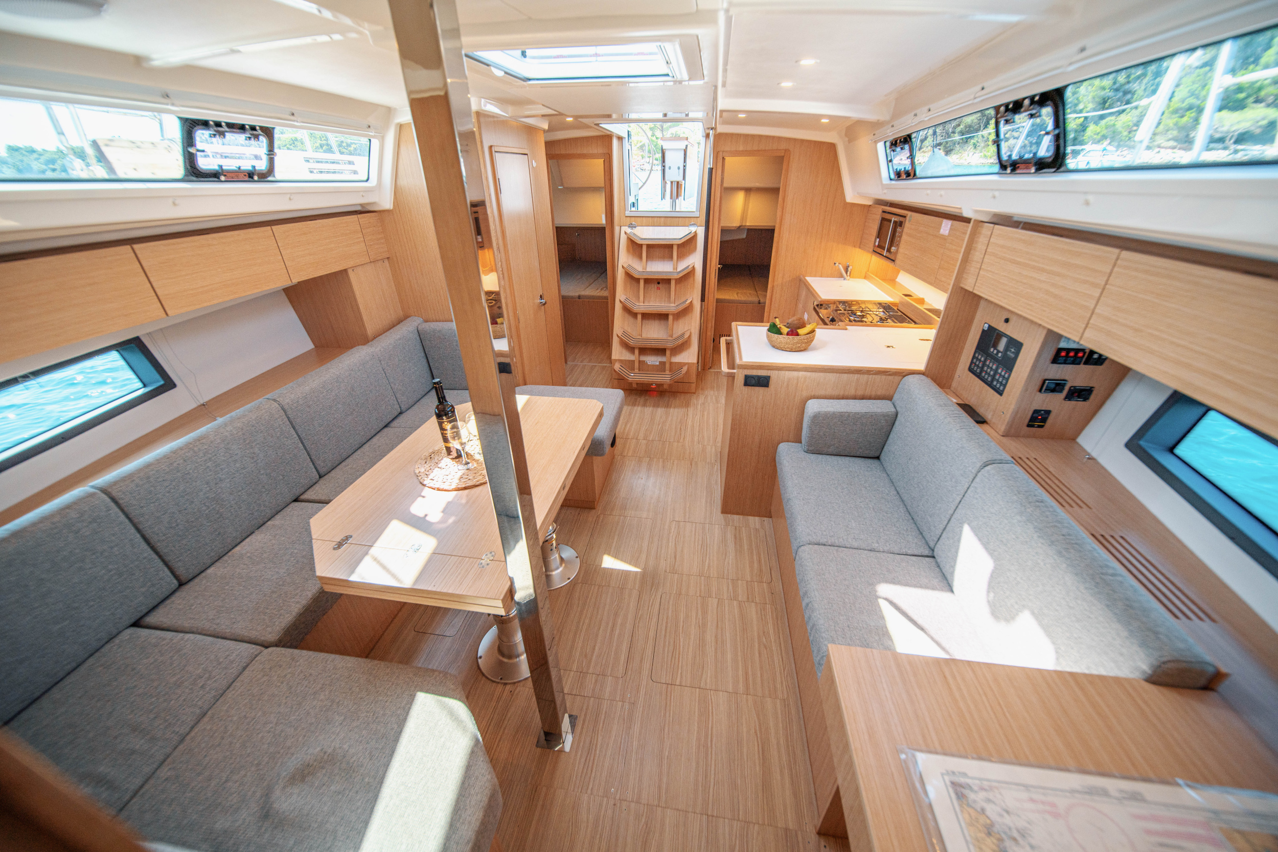 Bavaria C42 — photo 11