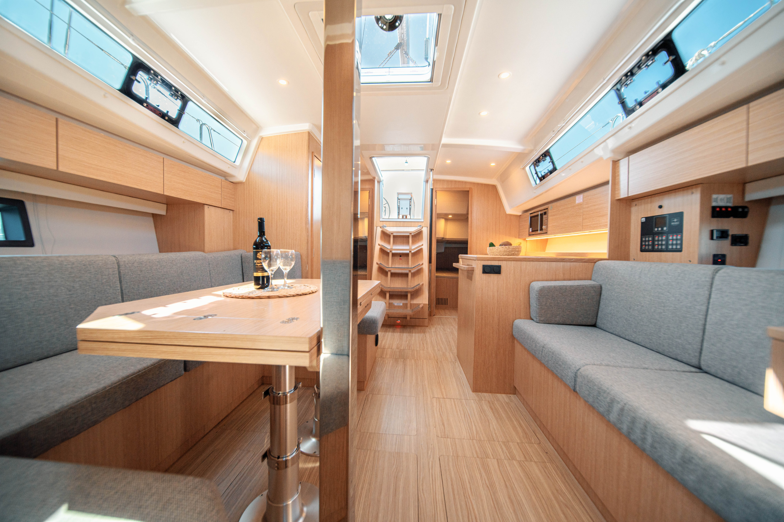 Bavaria C42 — photo 16