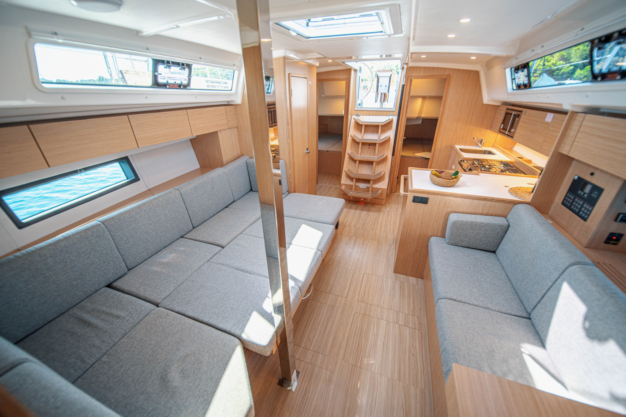 Bavaria C42 — photo 23