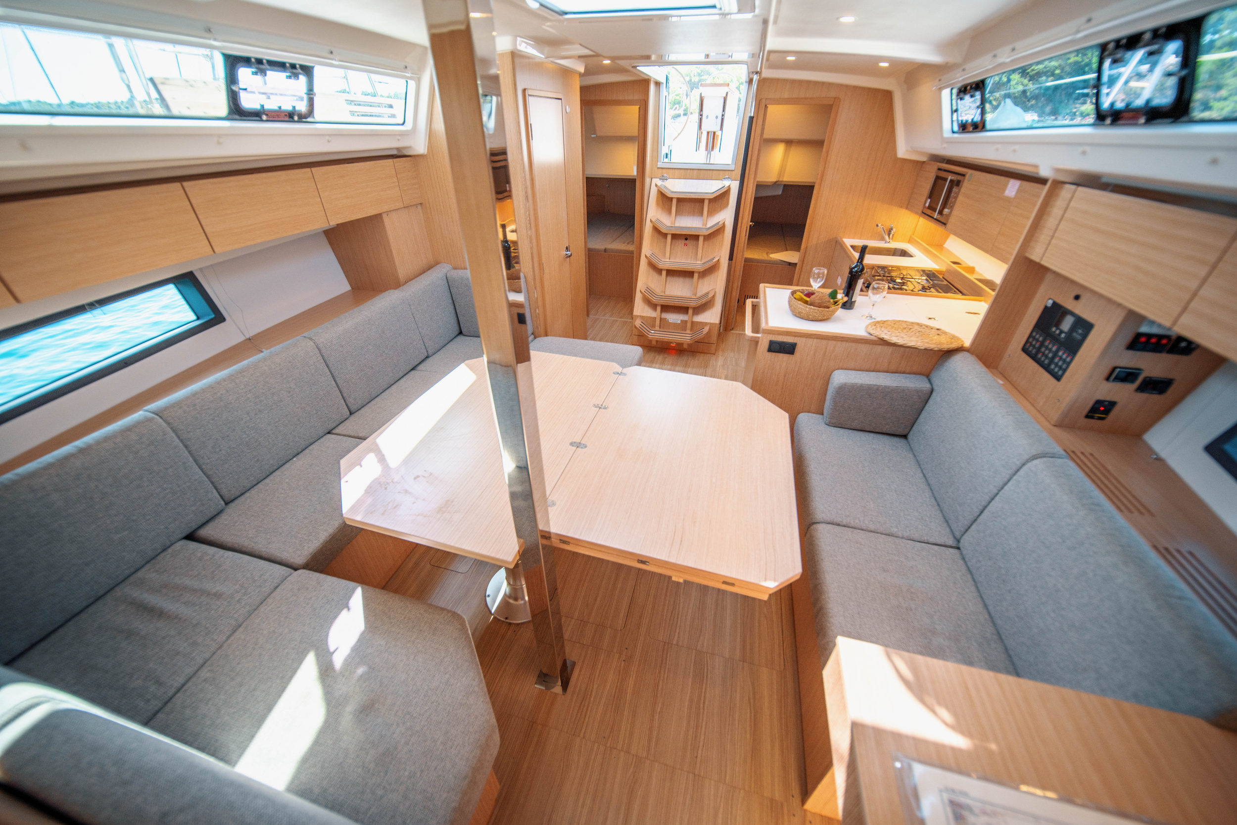 Bavaria C42 — photo 8