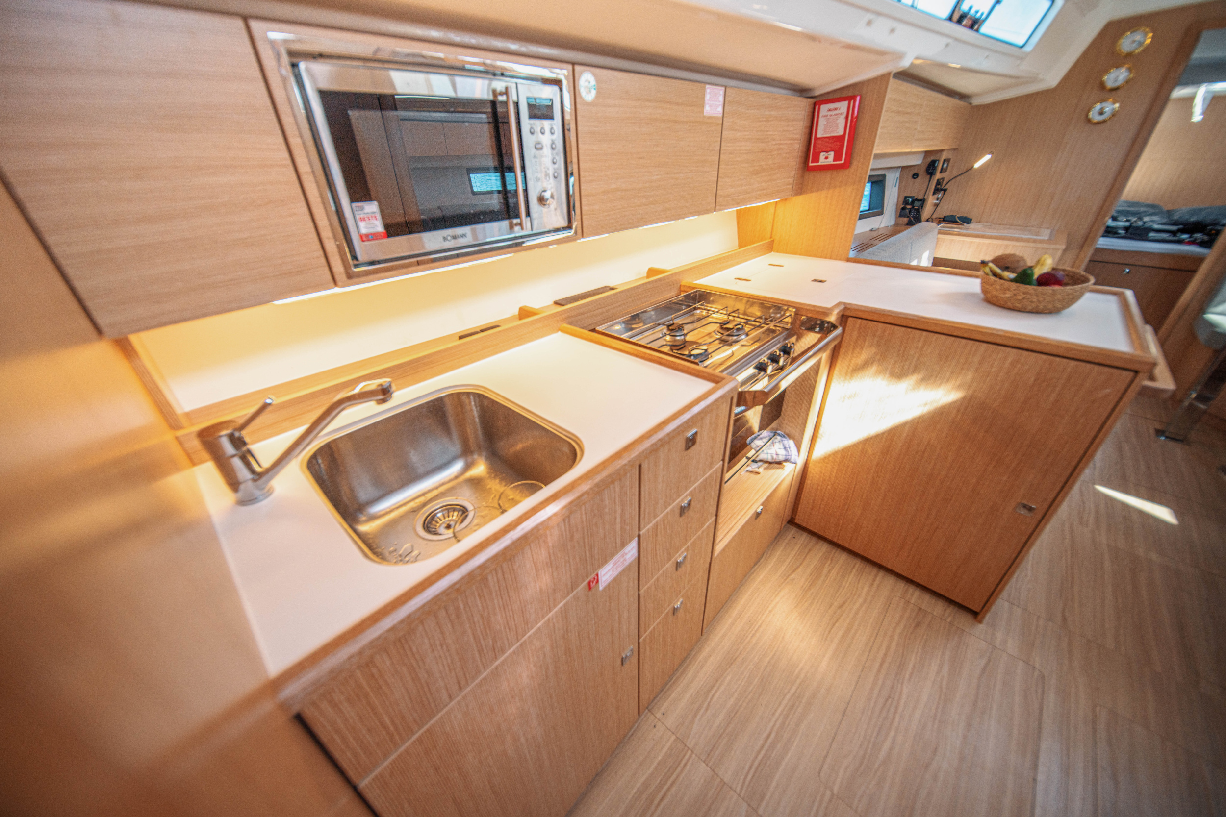 Bavaria C42 — photo 20
