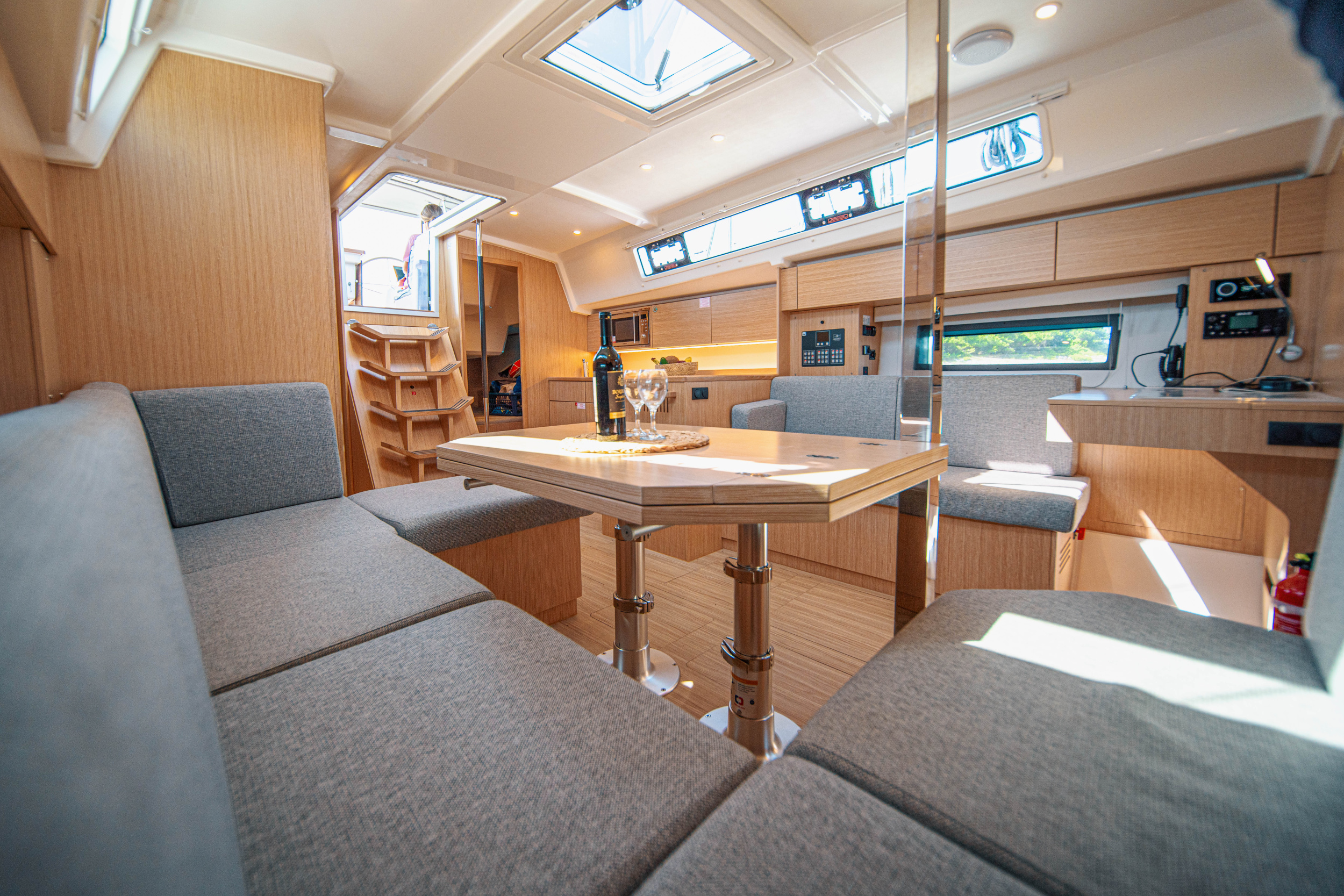 Bavaria C42 — photo 12