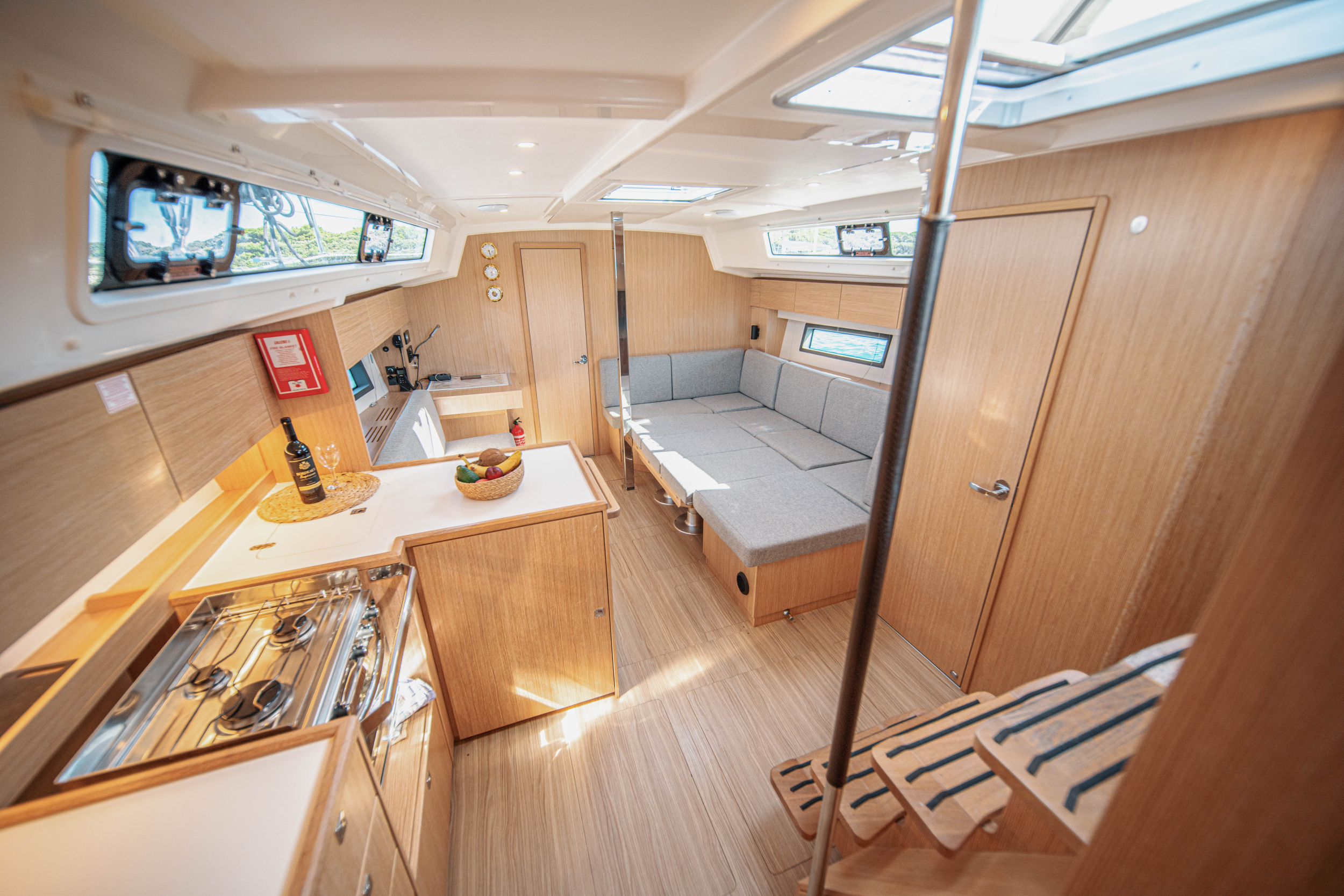 Bavaria C42 — photo 13