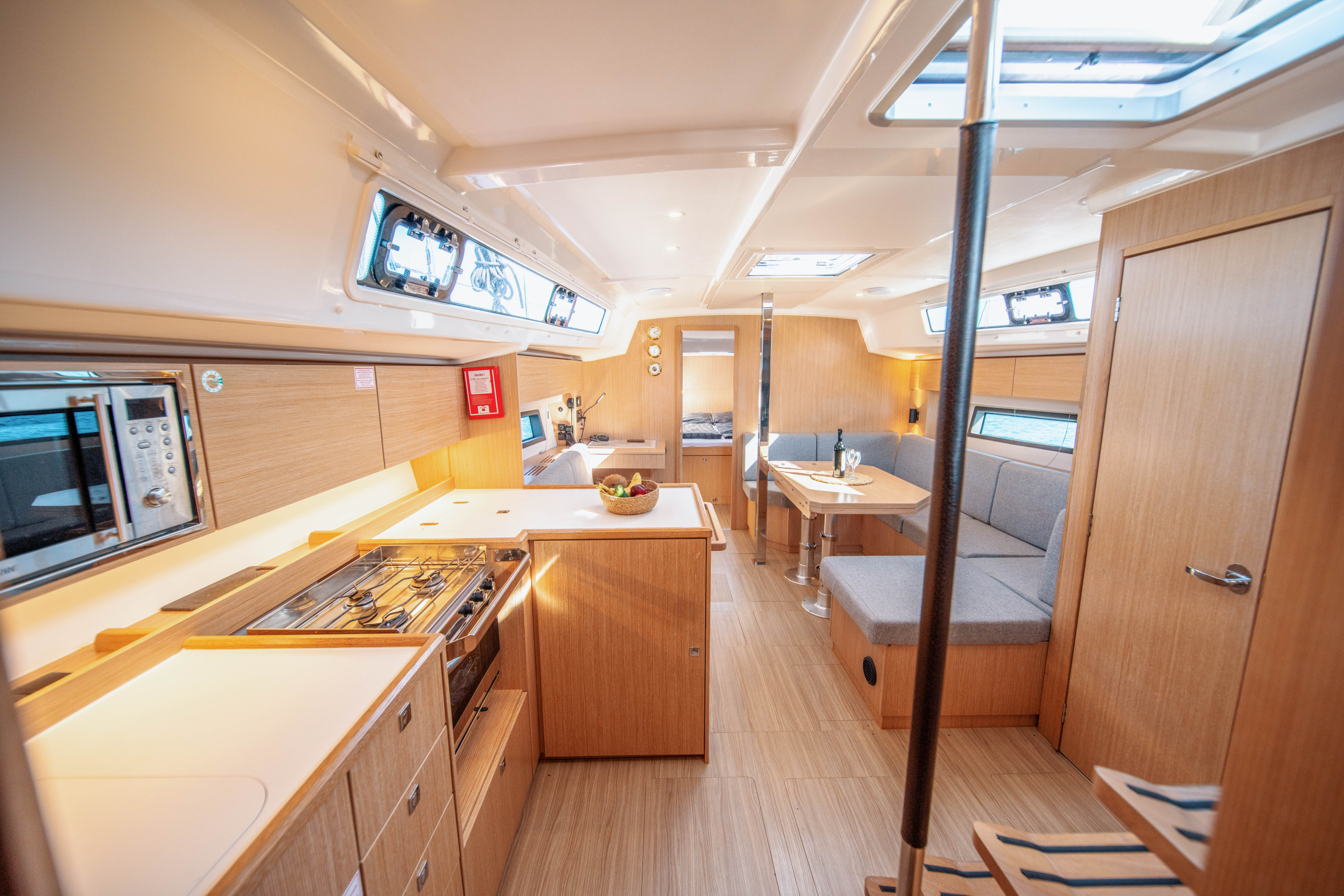 Bavaria C42 — photo 15