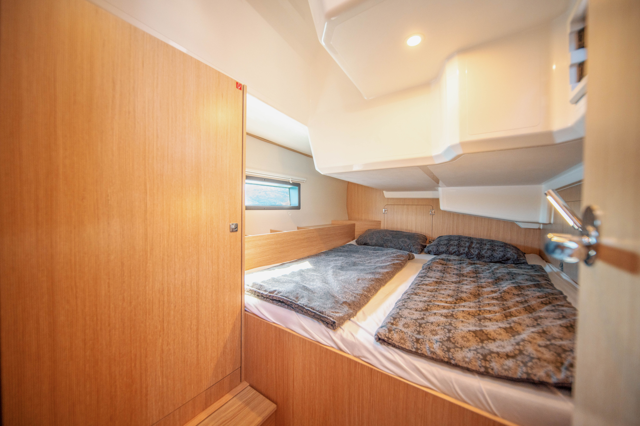 Bavaria C42 — photo 29