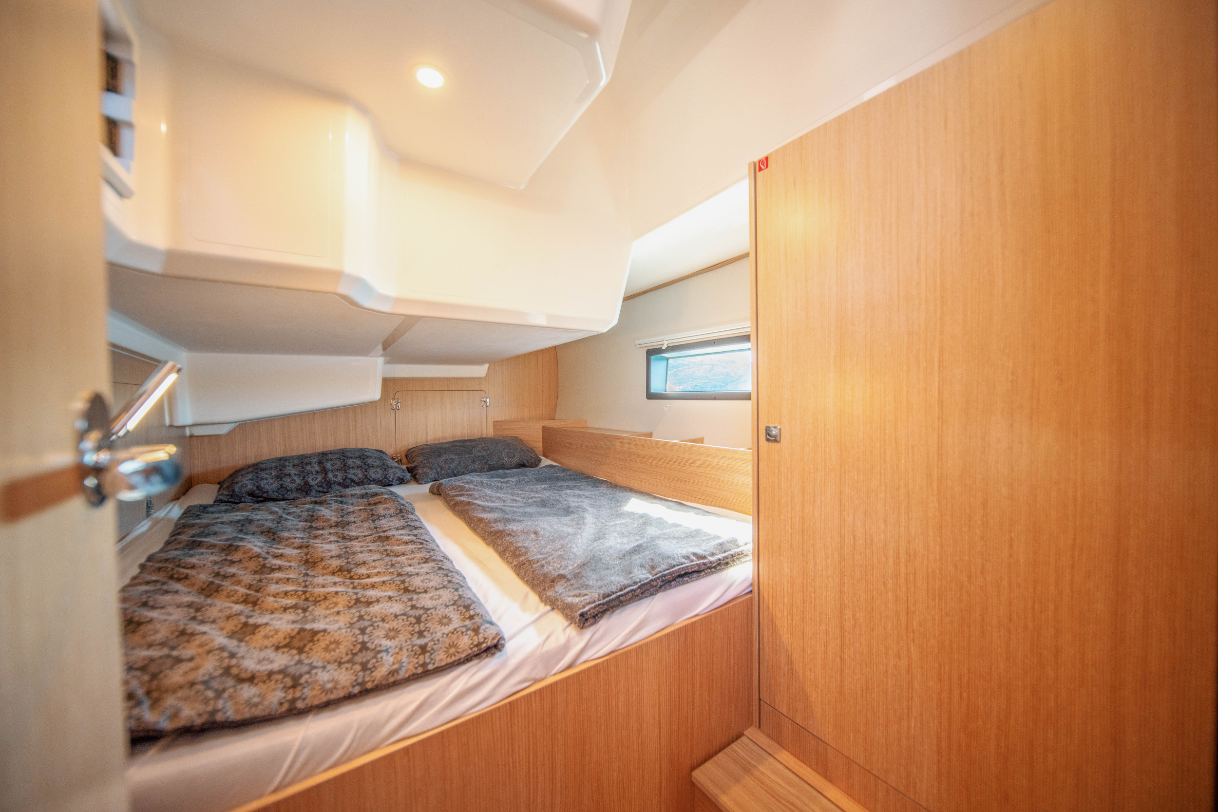 Bavaria C42 — photo 26