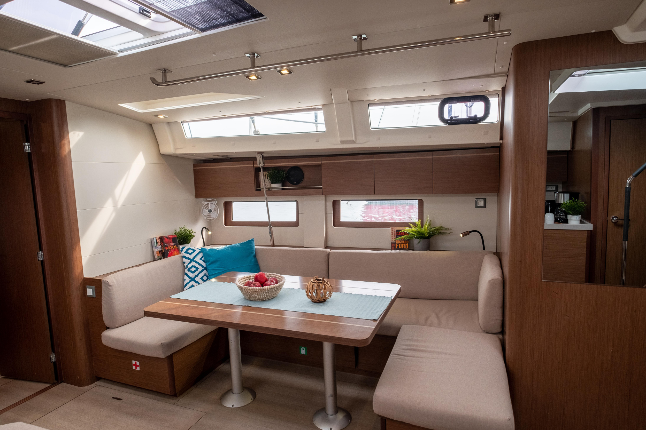 Oceanis 51.1 — photo 40
