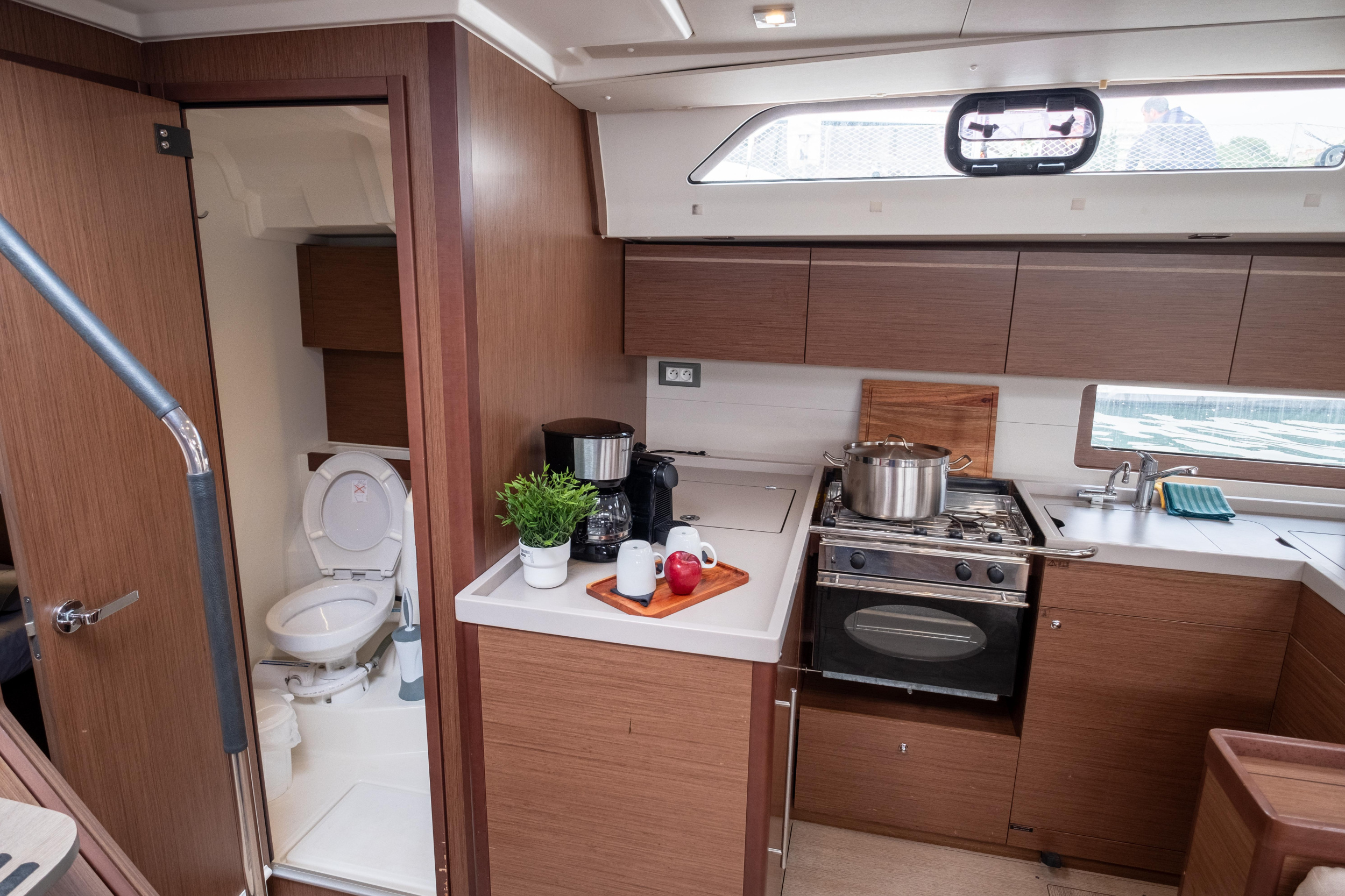 Oceanis 51.1 — photo 57