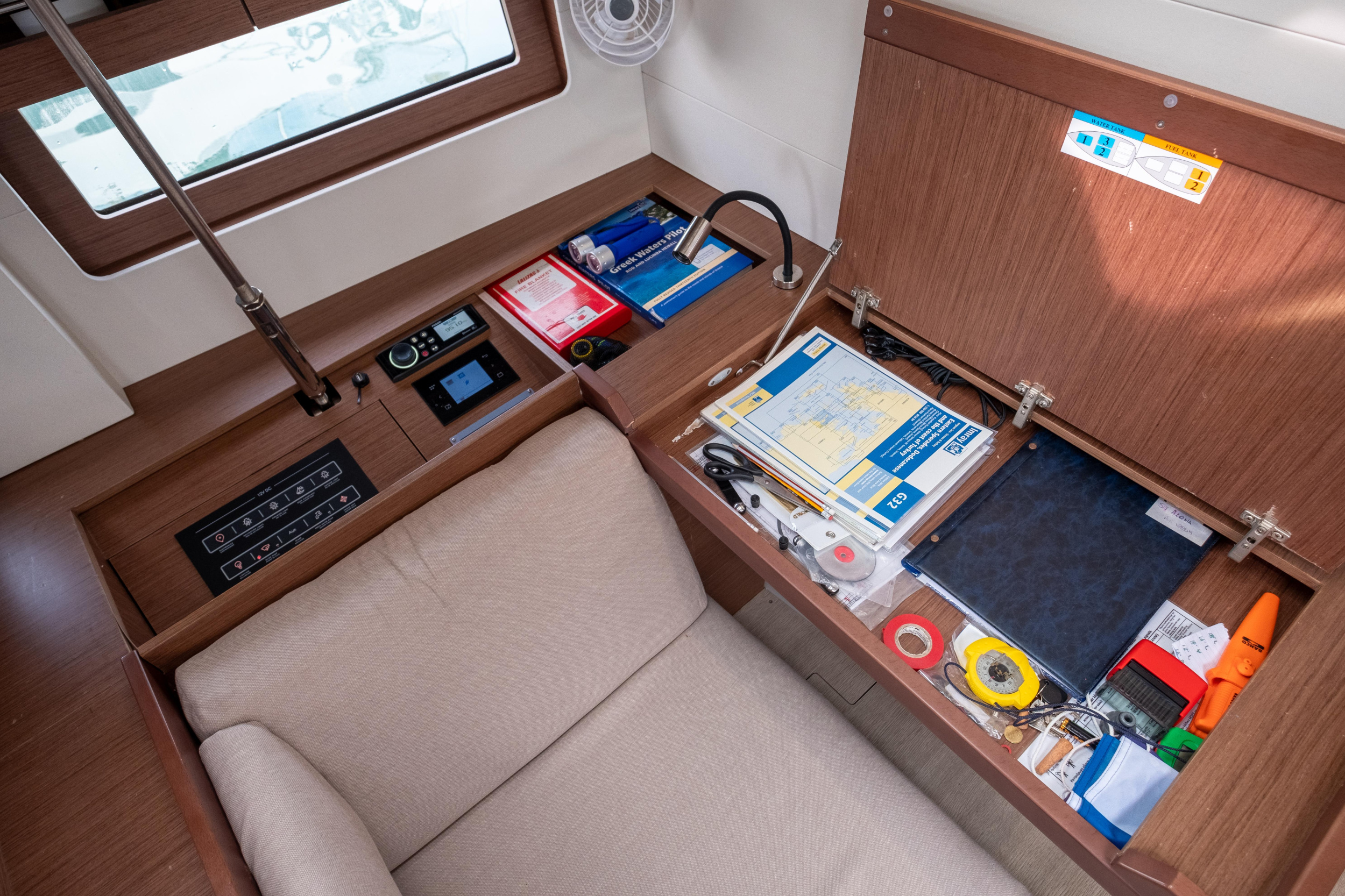 Oceanis 51.1 — photo 15