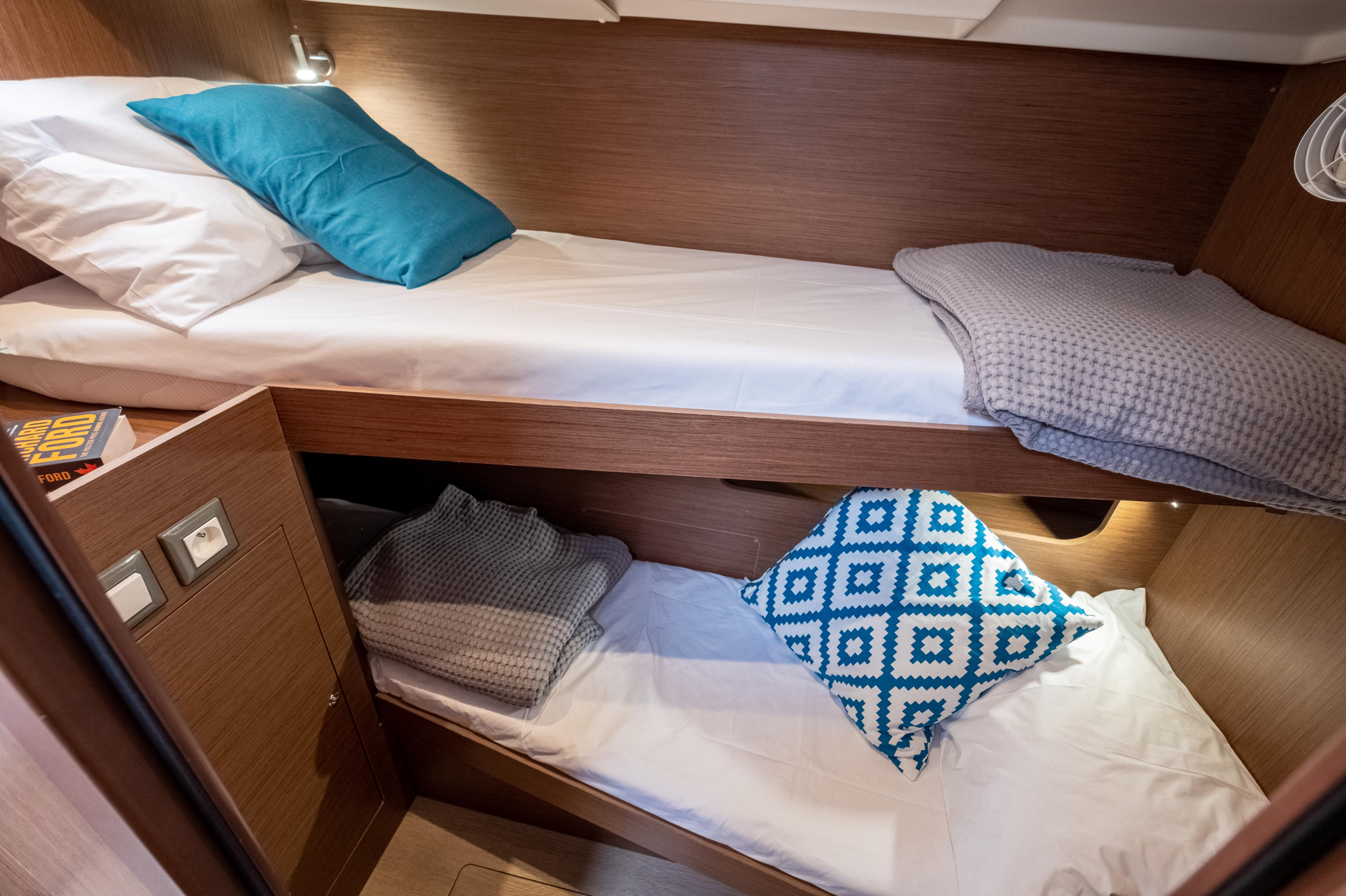 Oceanis 51.1 — photo 102
