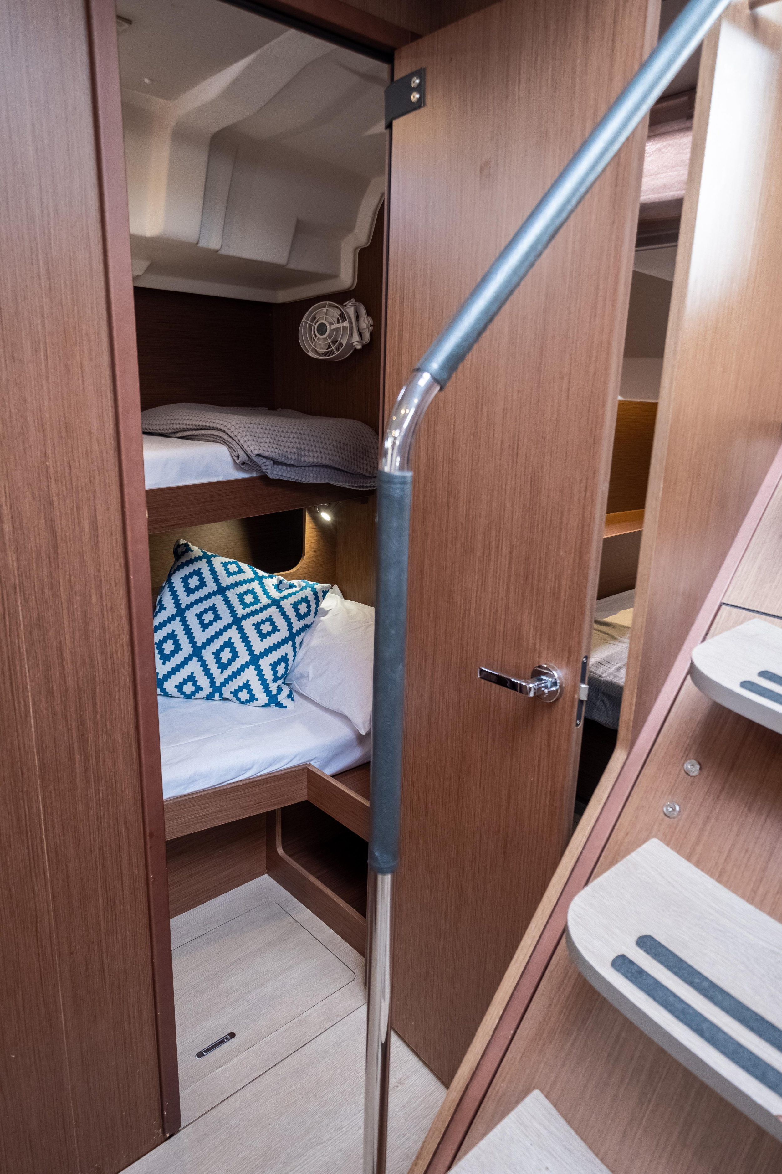 Oceanis 51.1 — photo 37