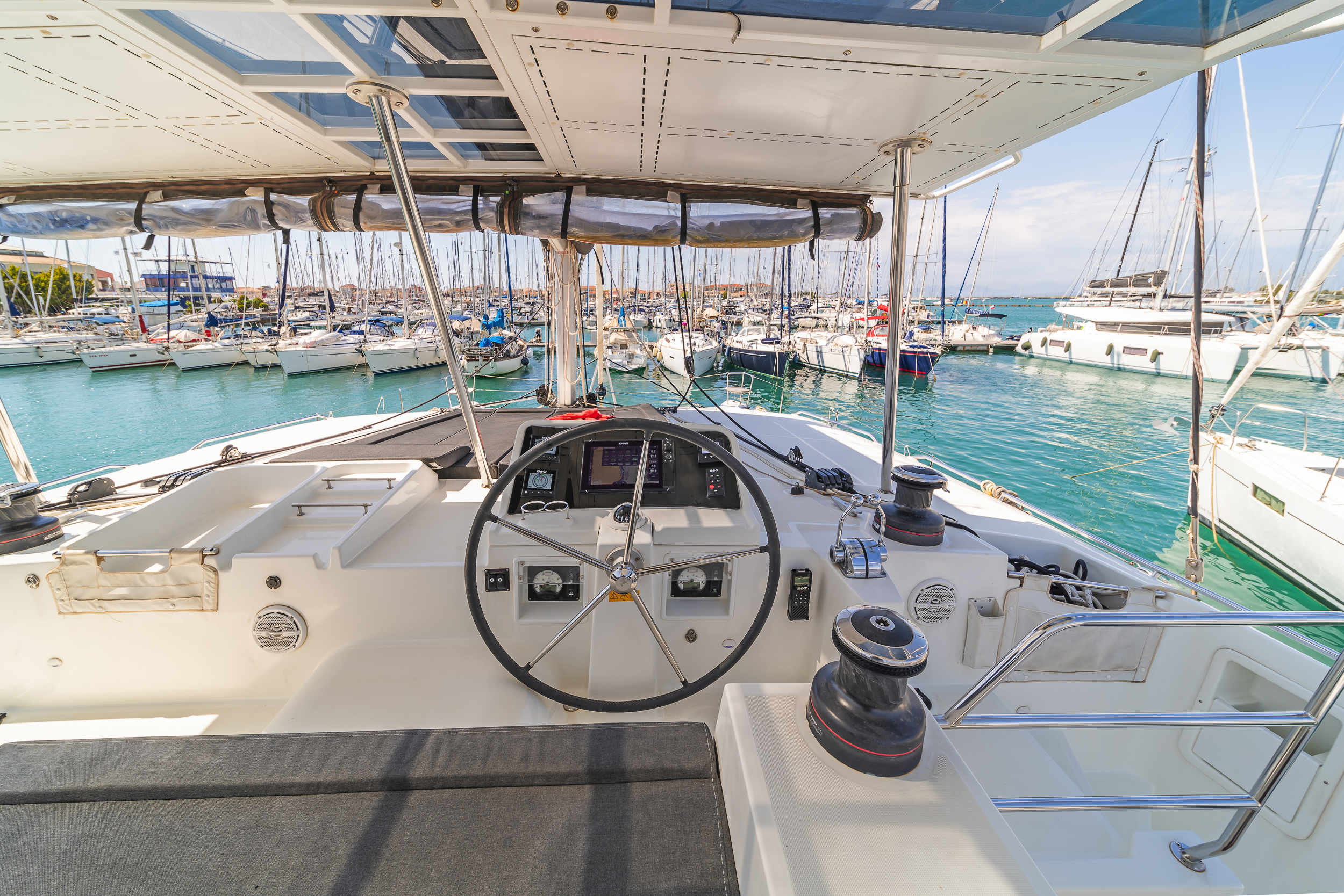 Lagoon 450 Fly & GEN & WM — photo 6