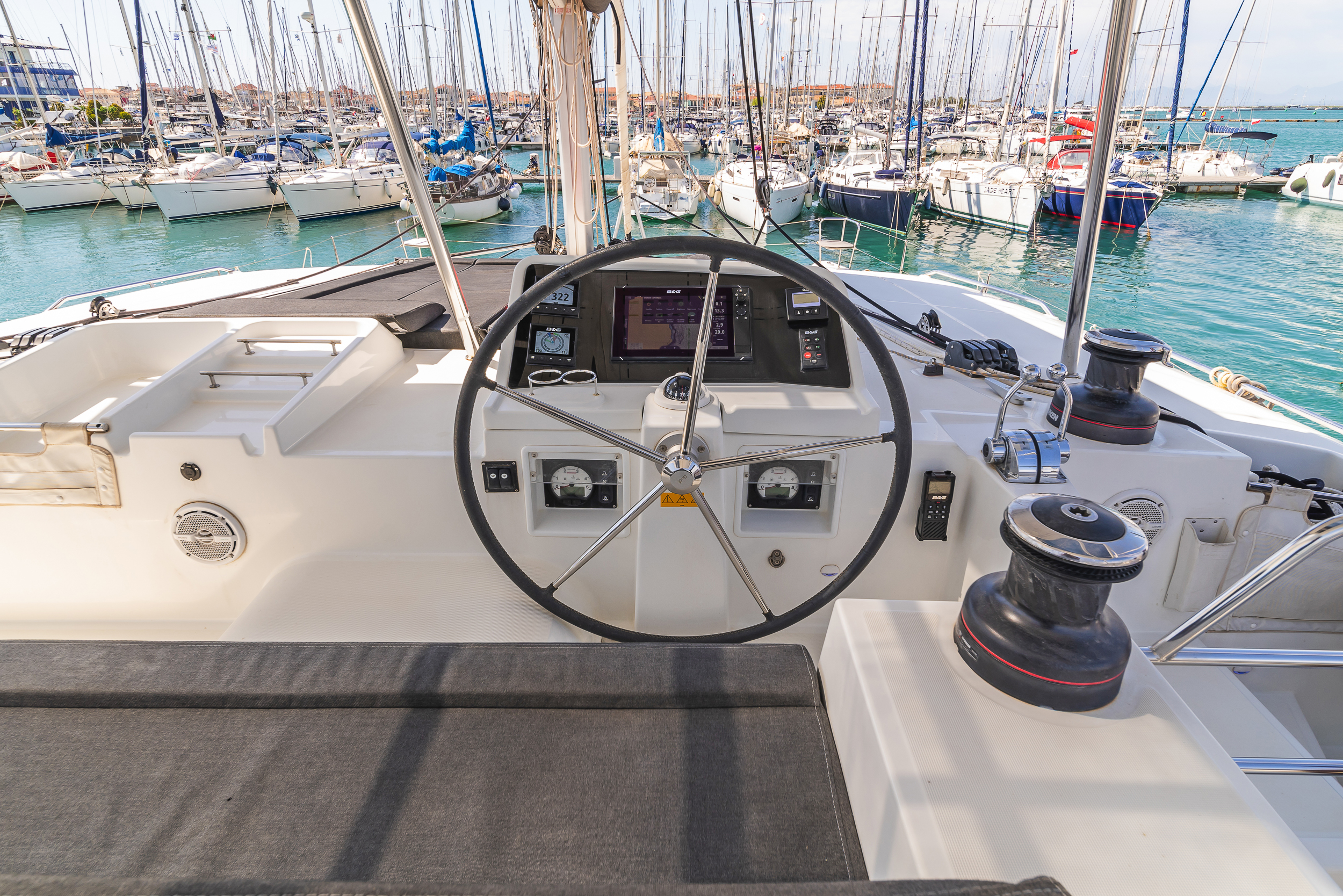 Lagoon 450 Fly & GEN & WM — photo 16