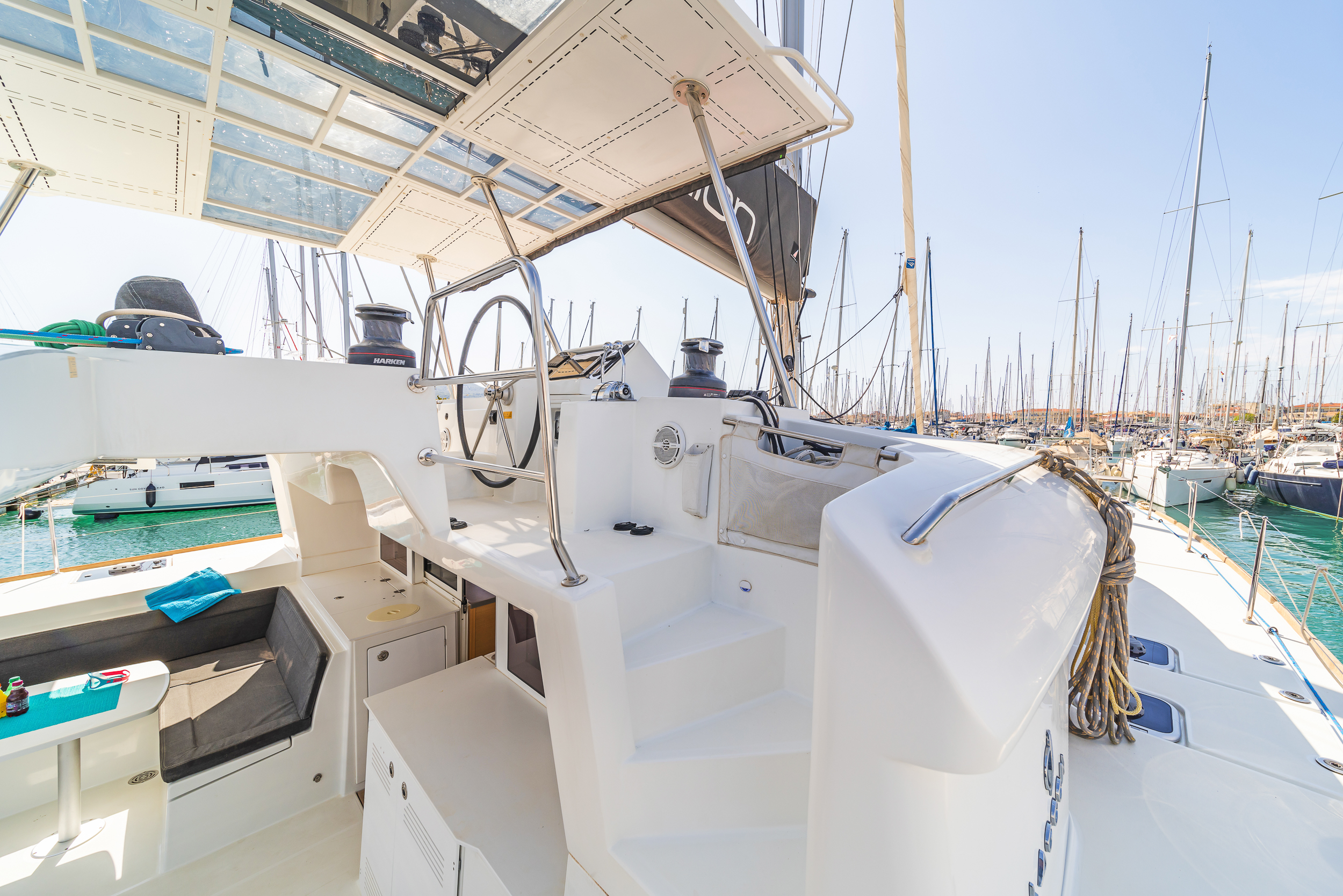 Lagoon 450 Fly & GEN & WM — photo 12