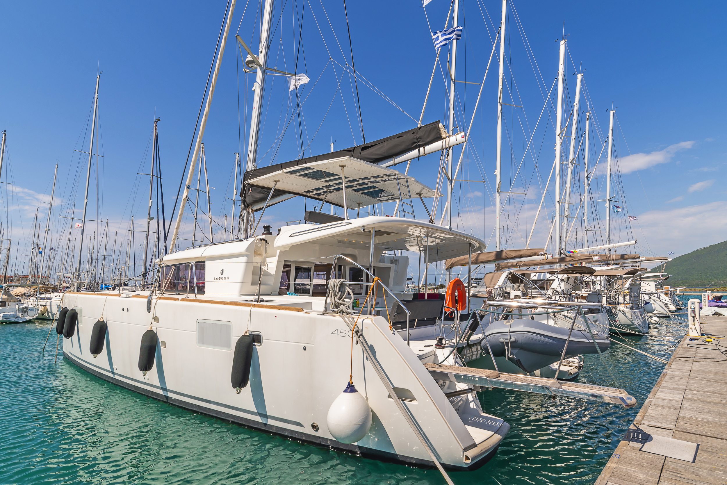 Lagoon 450 Fly & GEN & WM — photo 15