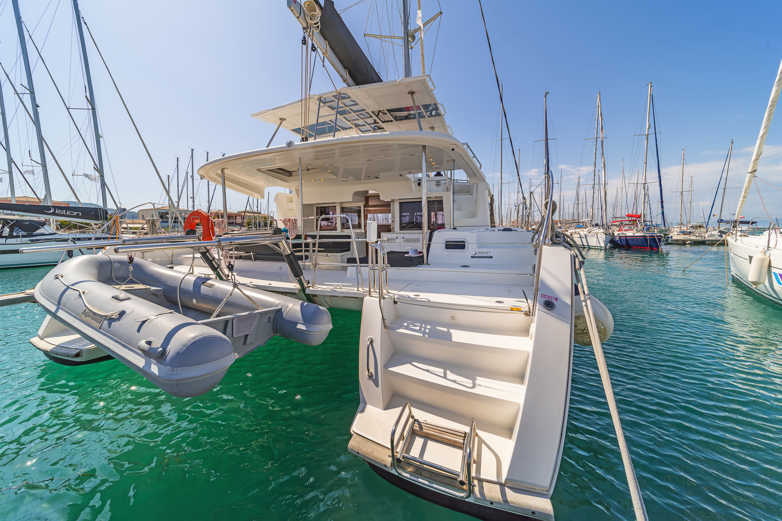 Lagoon 450 Fly & GEN & WM — photo 13