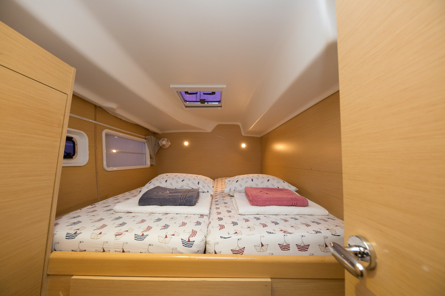 Lagoon 380 — photo 19