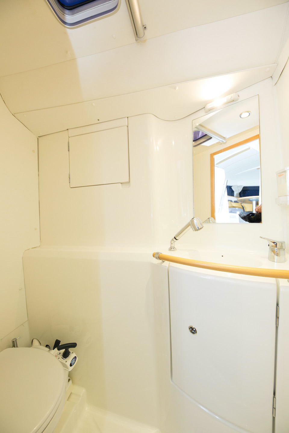 Lagoon 380 — photo 18