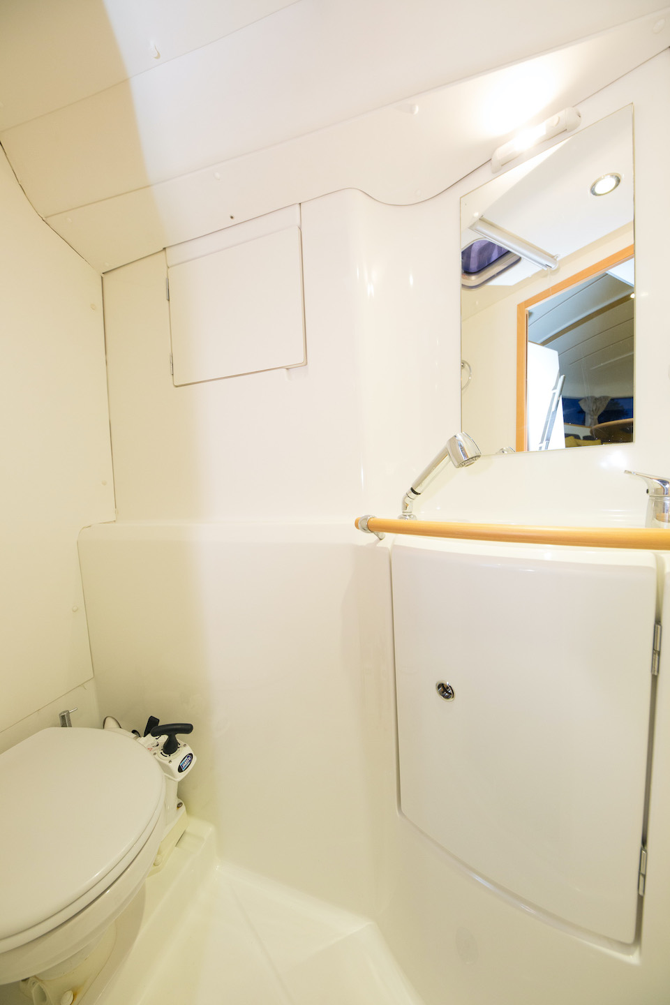 Lagoon 380 — photo 13