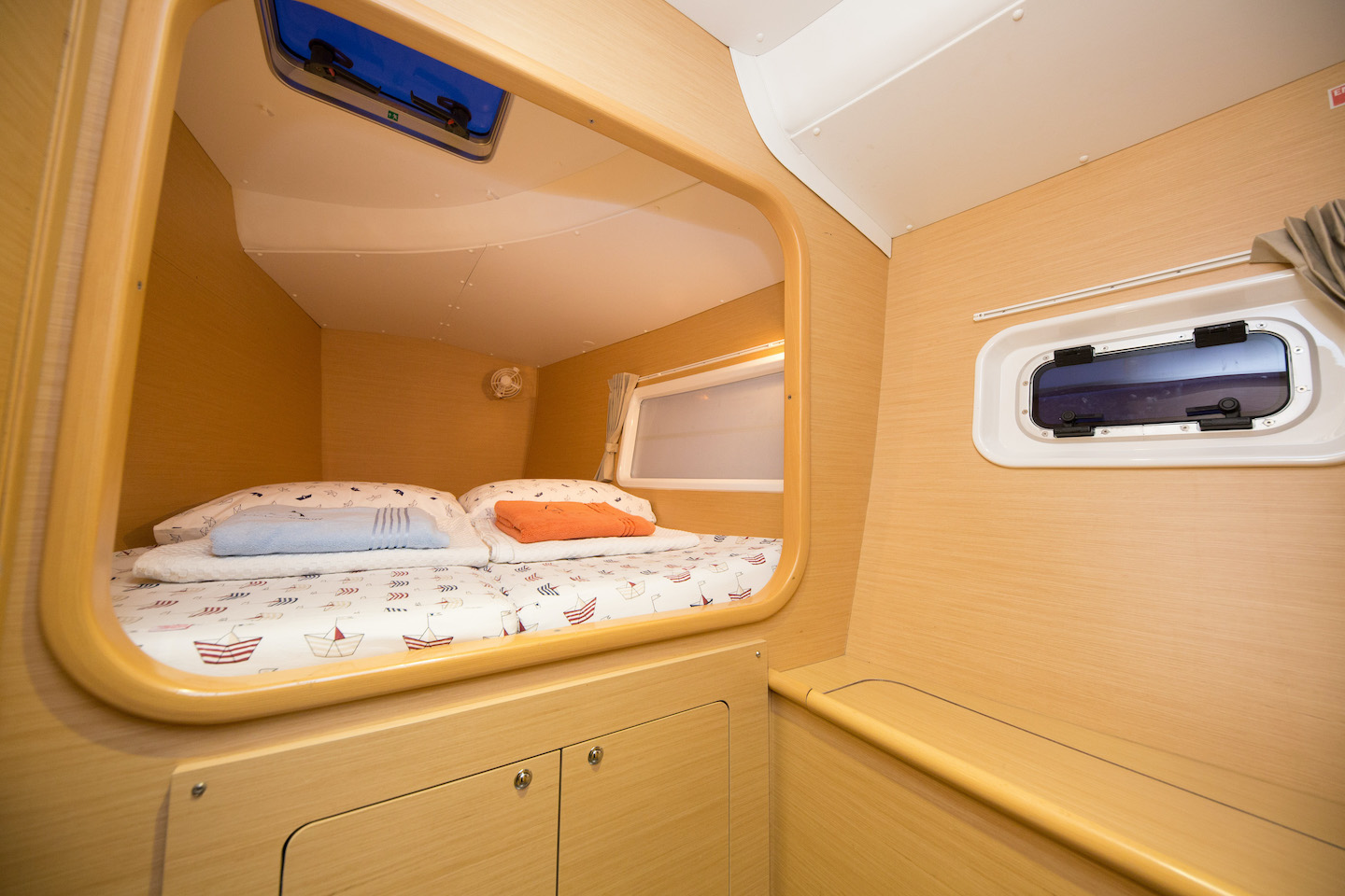 Lagoon 380 — photo 14