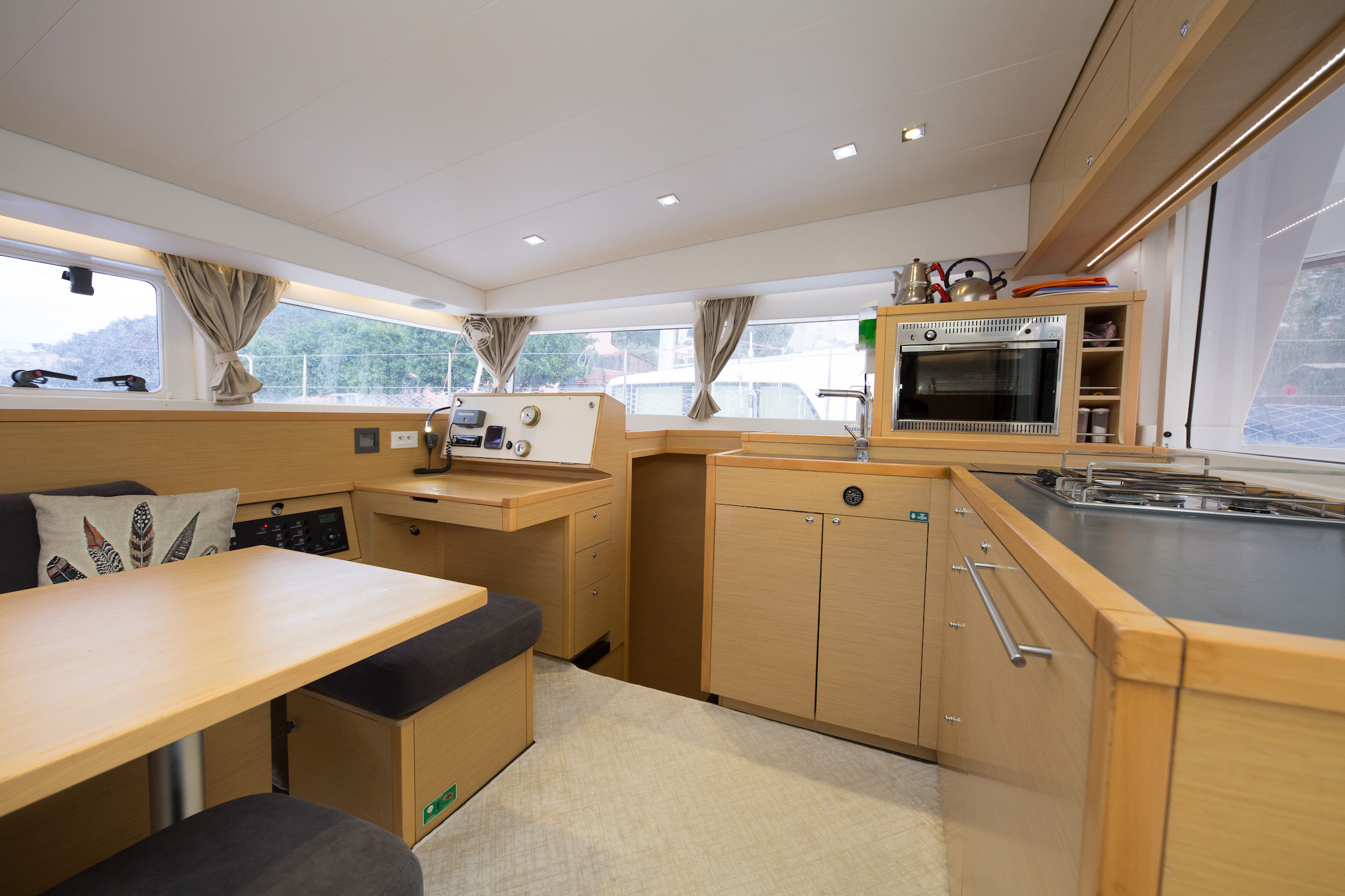 Lagoon 400 S2 — photo 3