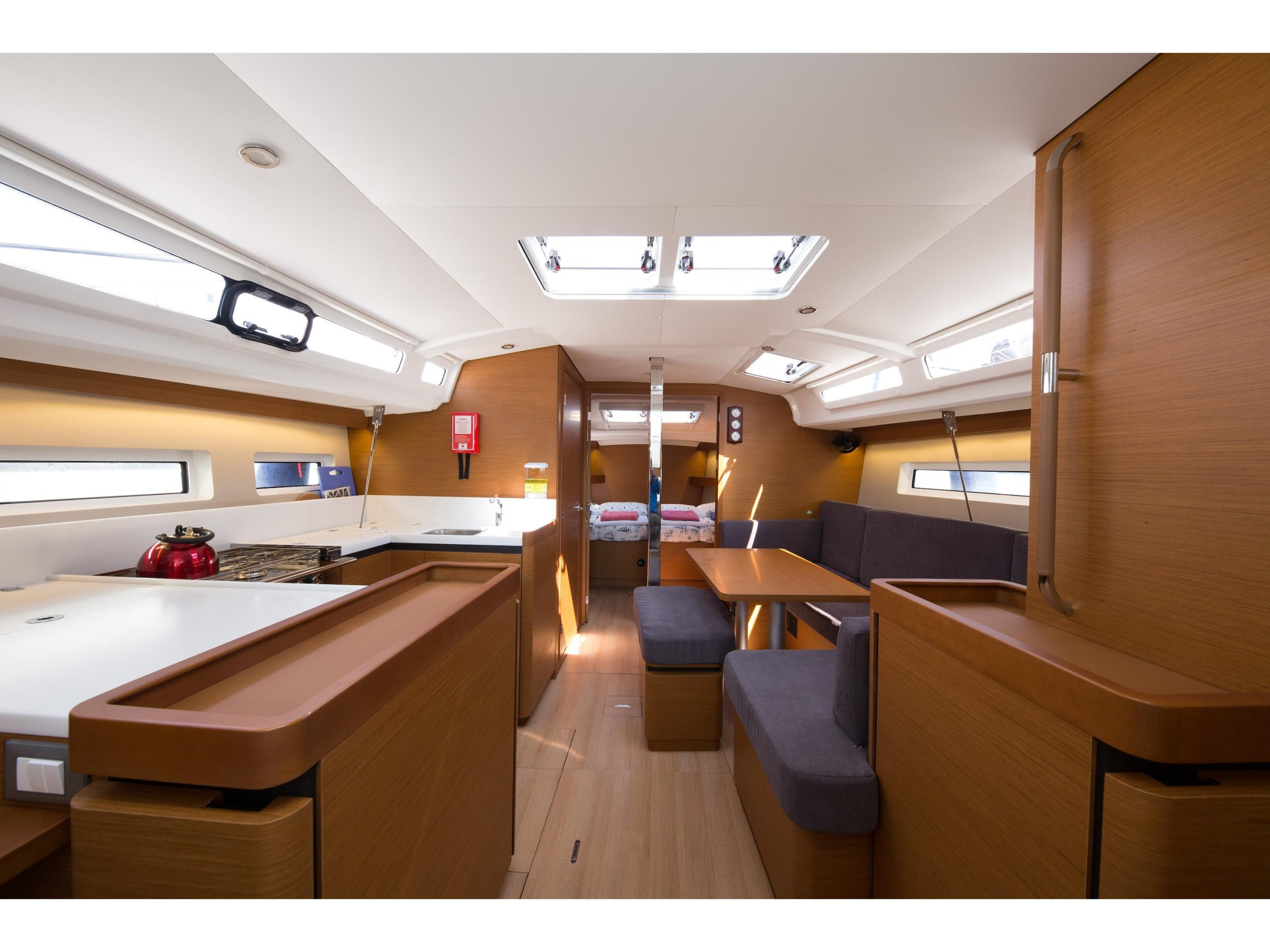 Sun Odyssey 440 — photo 7
