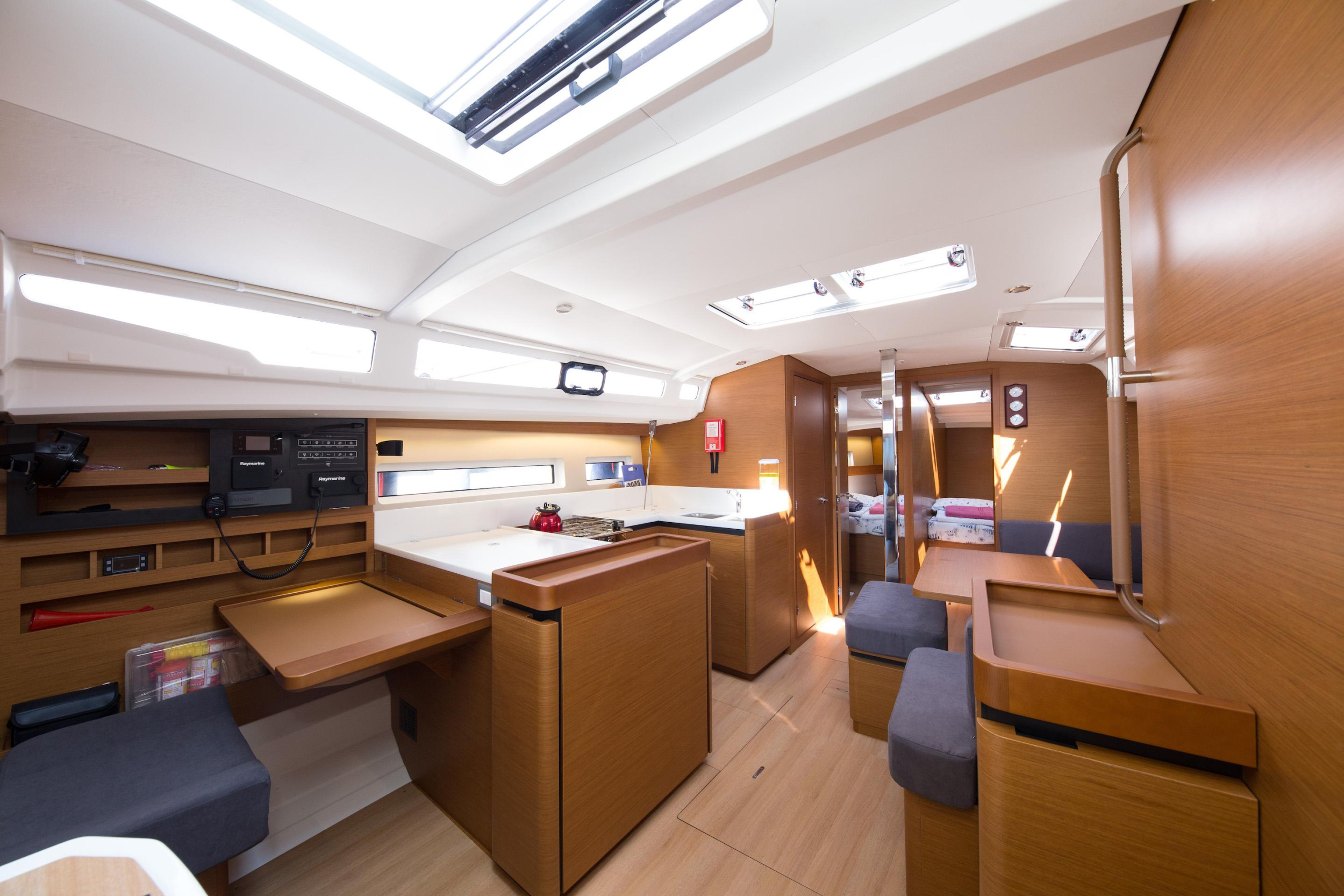 Sun Odyssey 440 — photo 6