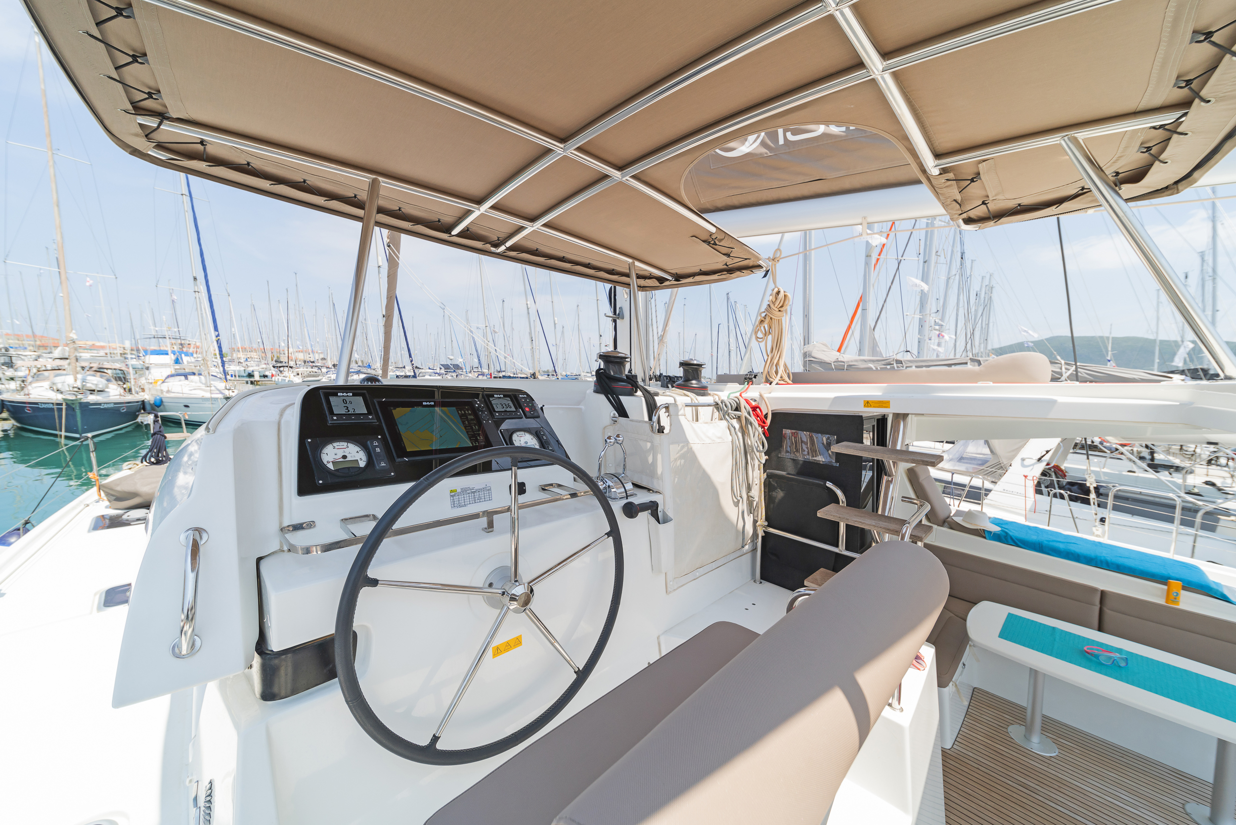 Lagoon 42 & GEN & WM — photo 4