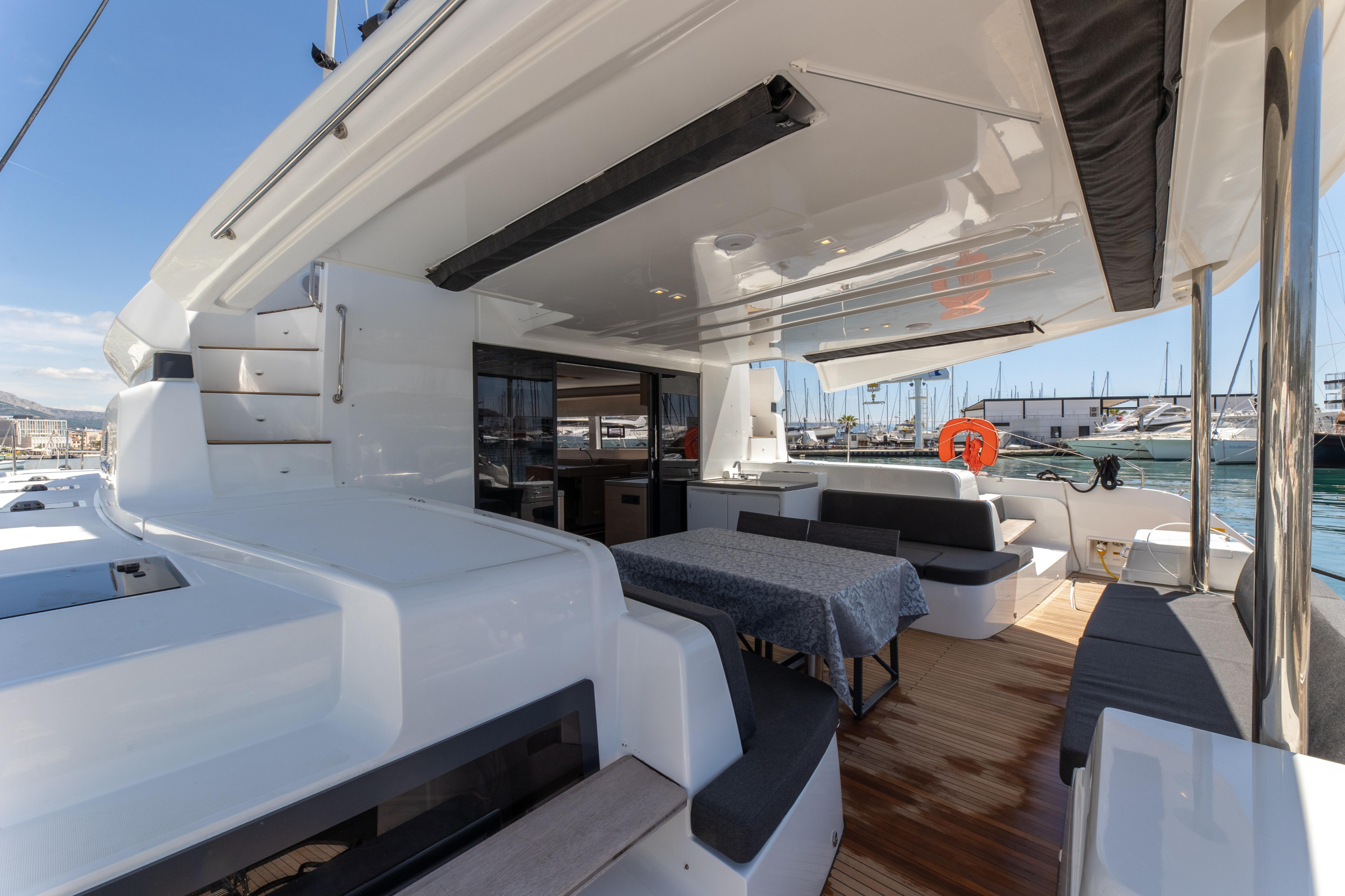 Lagoon 51 — photo 16