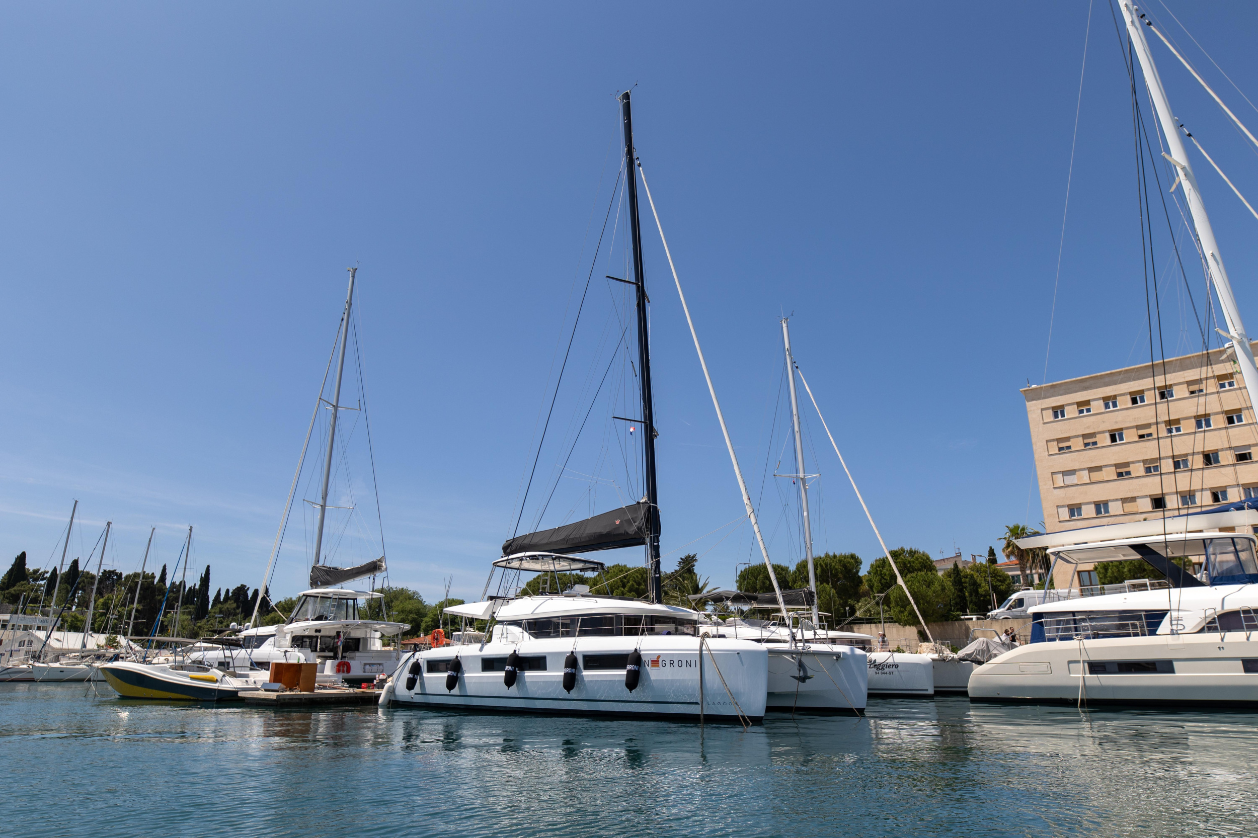 Lagoon 51 — photo 1