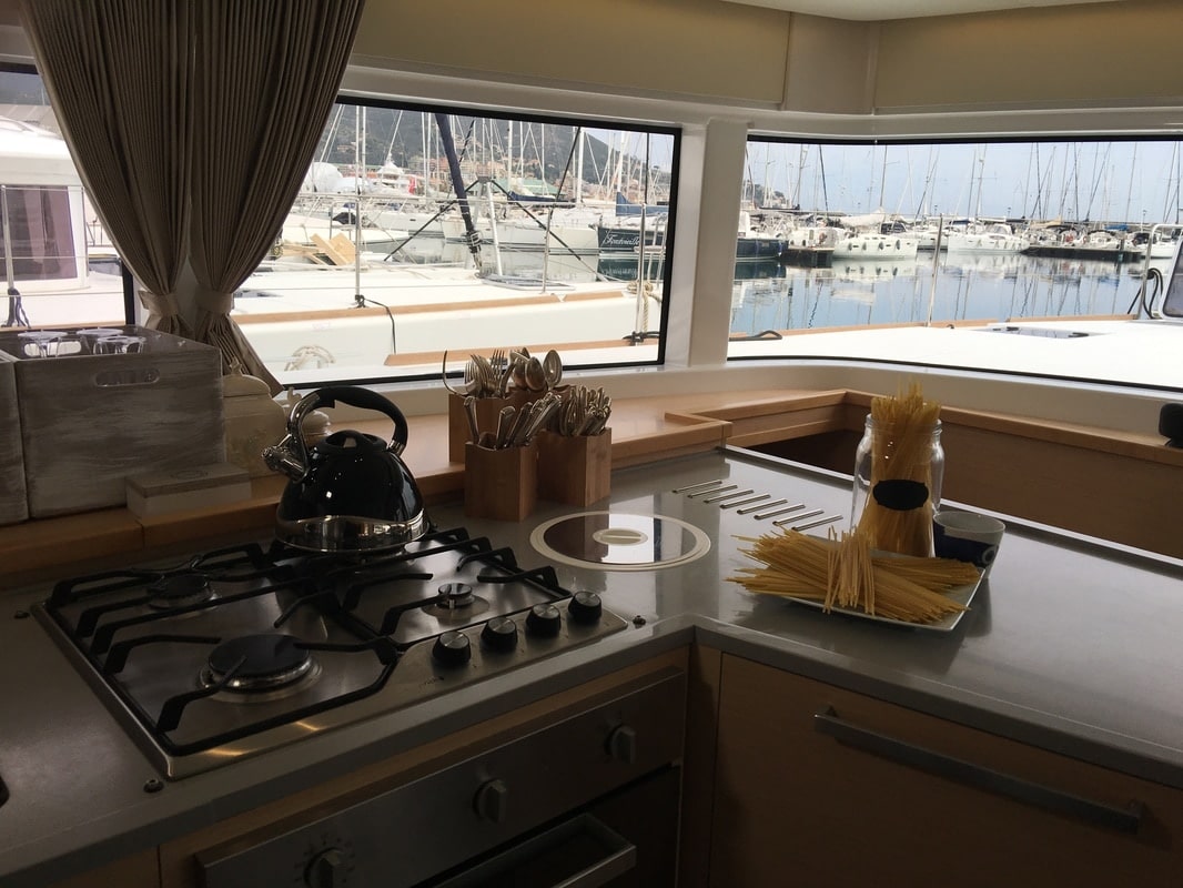 Lagoon 52F — photo 11
