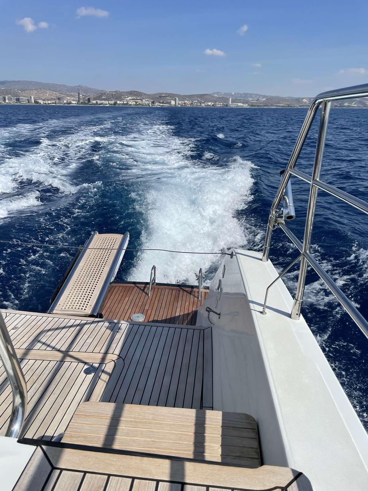 Lagoon 630 Powercat LUX — photo 11