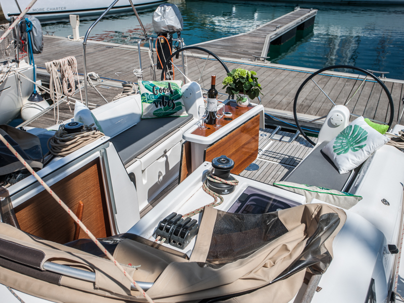 Dufour 350 Grand Large — photo 23