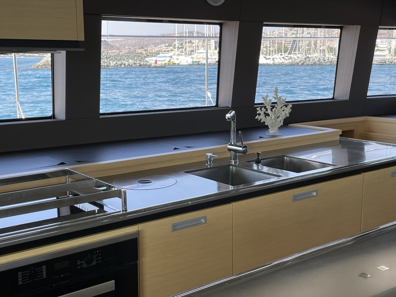 Lagoon 630 Powercat LUX — photo 29